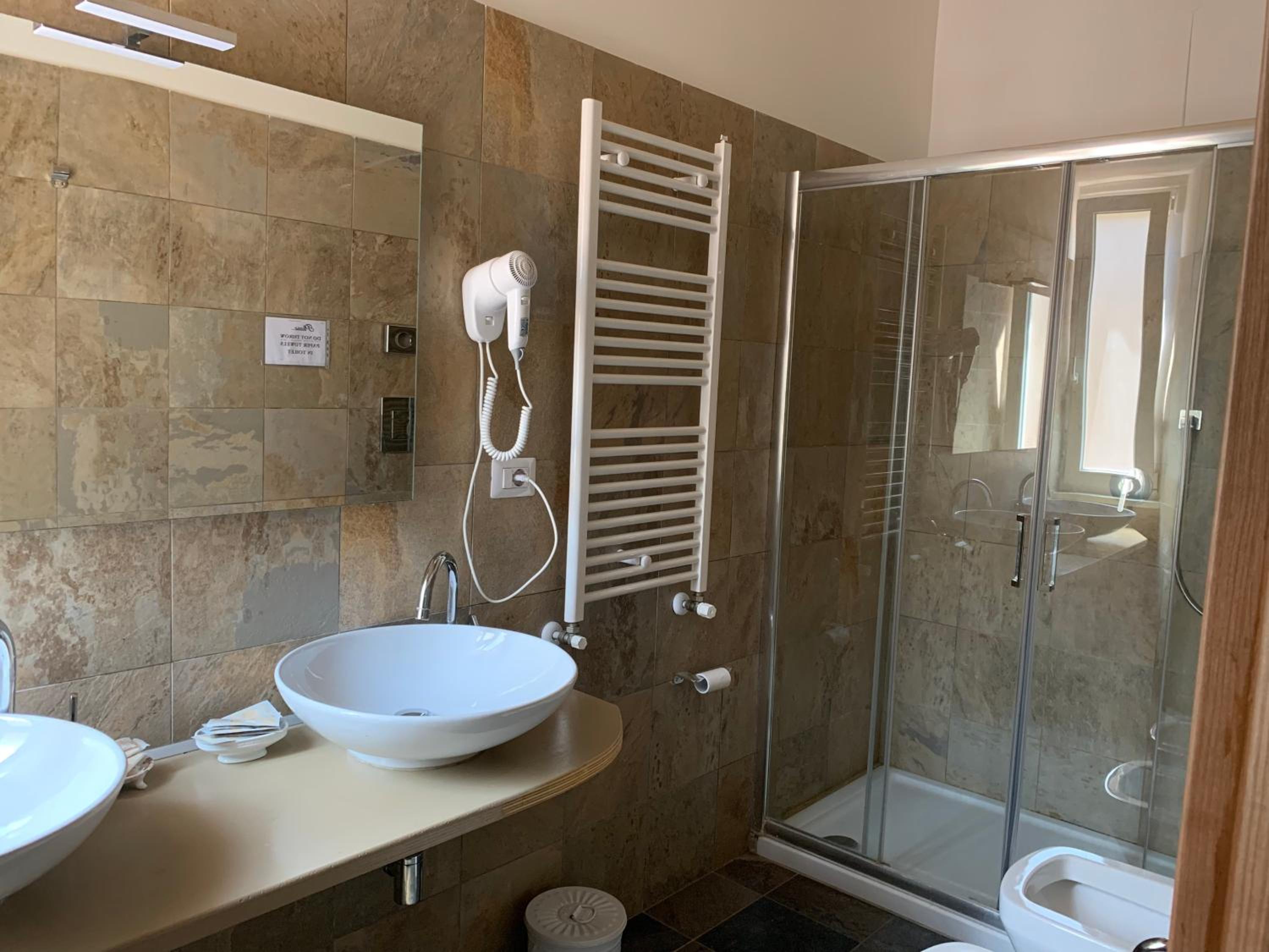Deluxe Triple Room photo 3