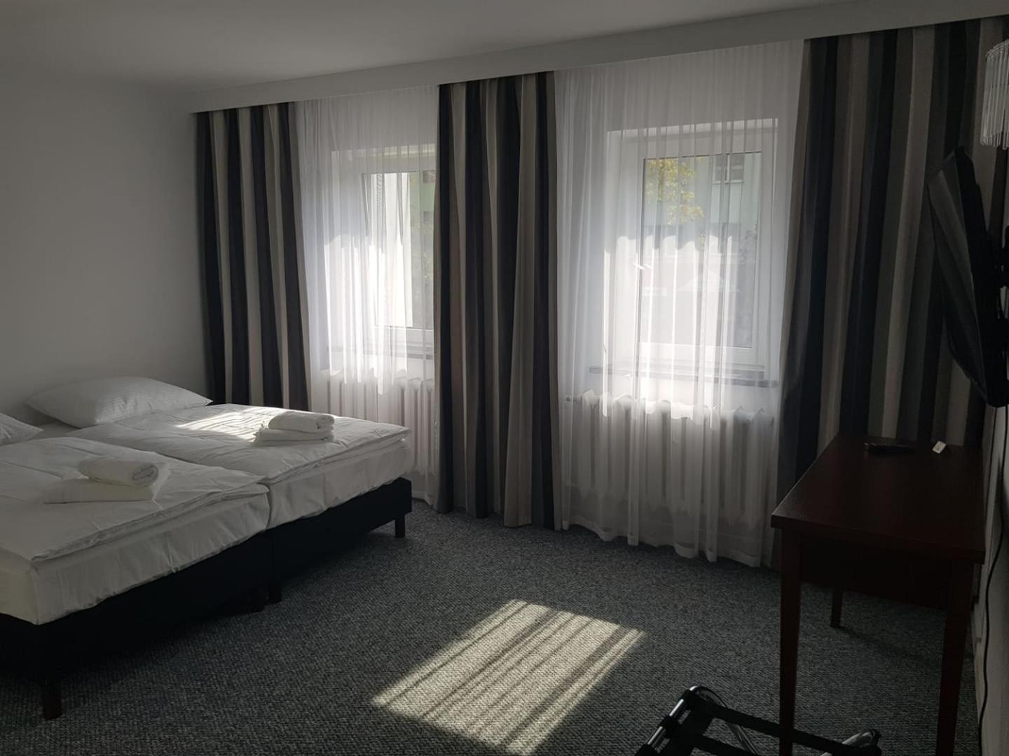 Double or Twin Room with Private Bathroom photo 2