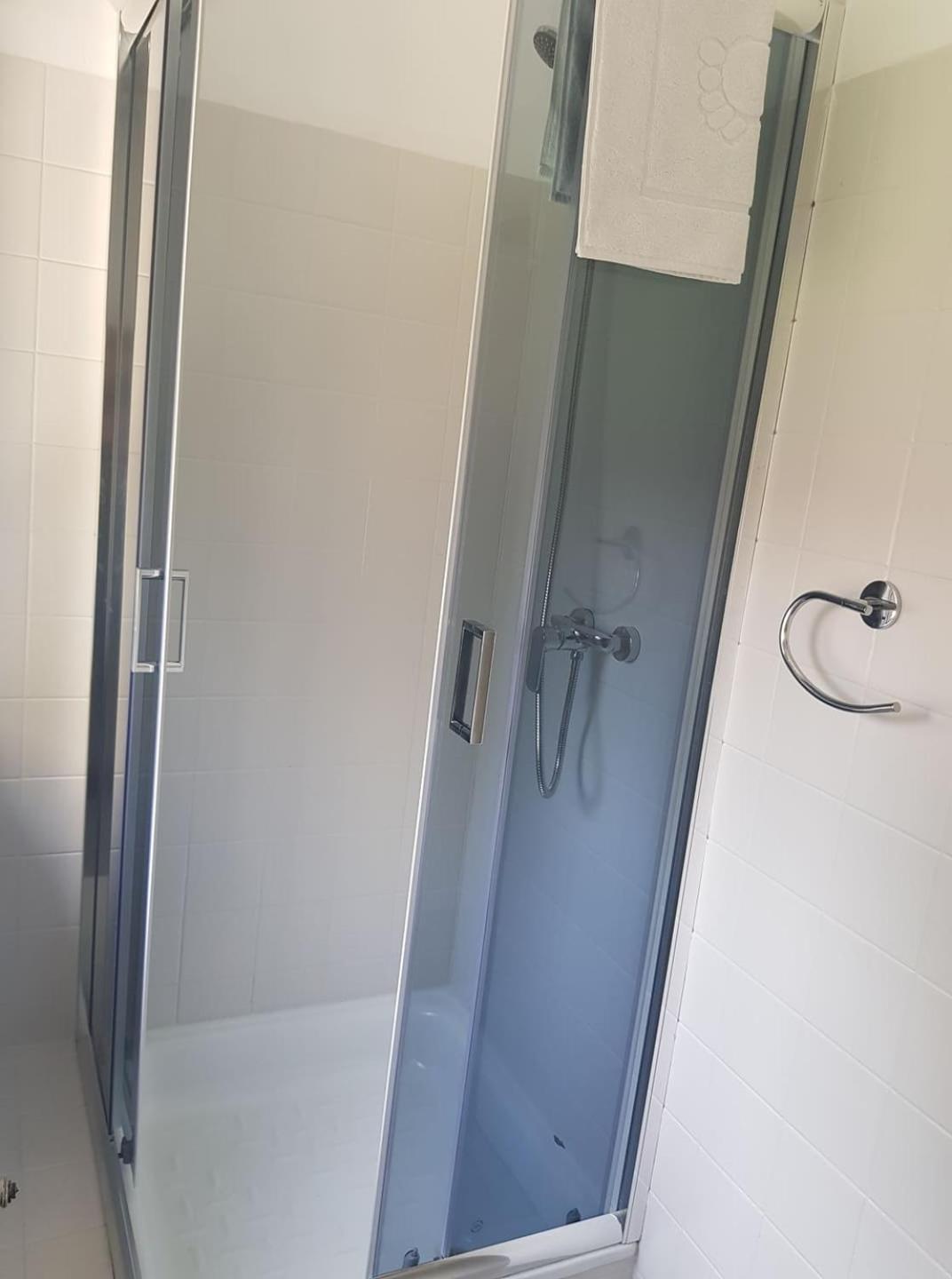 Single Room with Bathroom photo 3