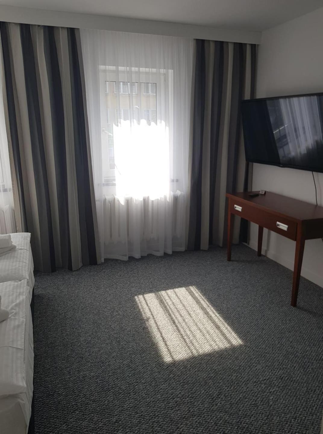 Double or Twin Room with Private Bathroom photo 3