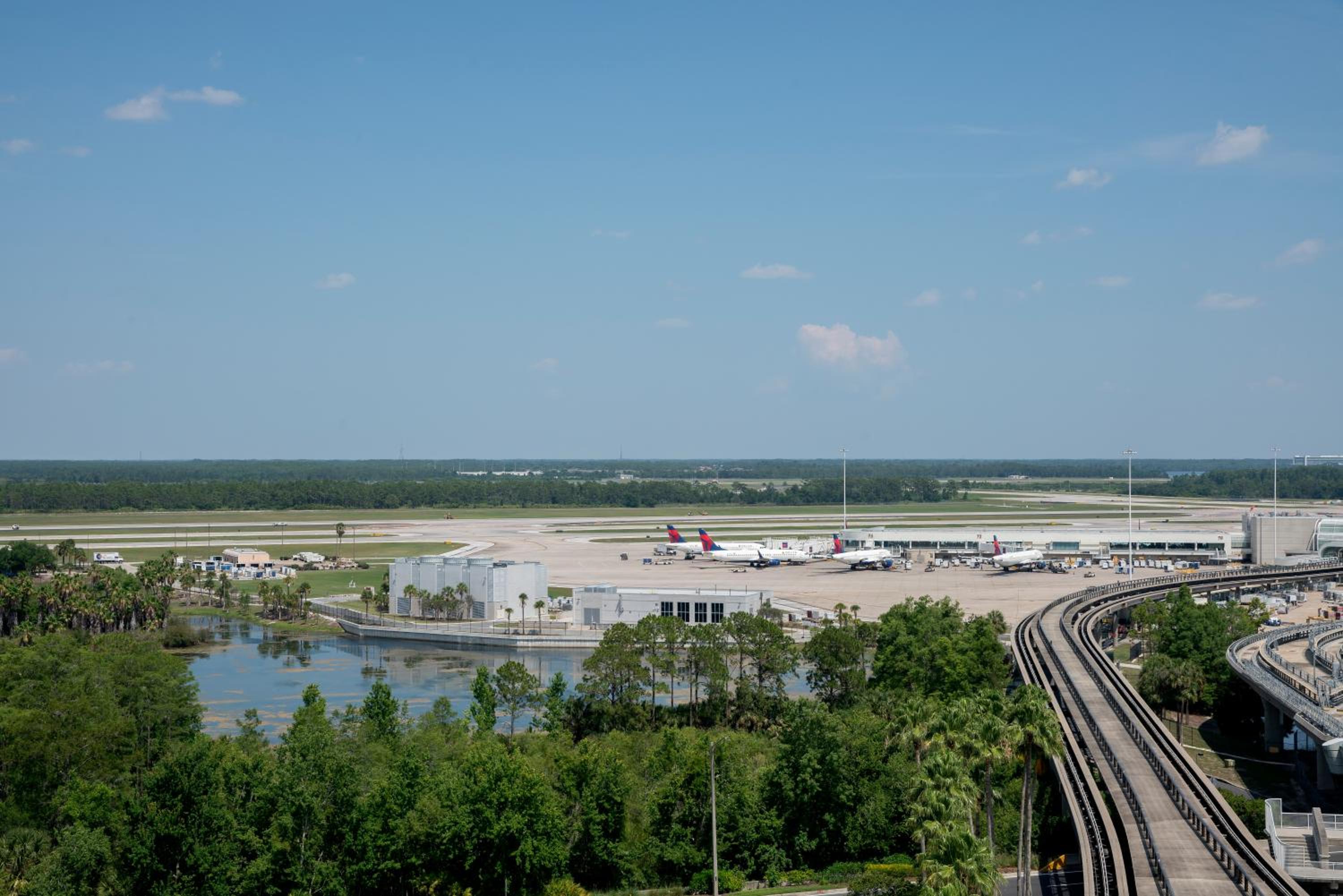 King Room with Runway View - Photo 6