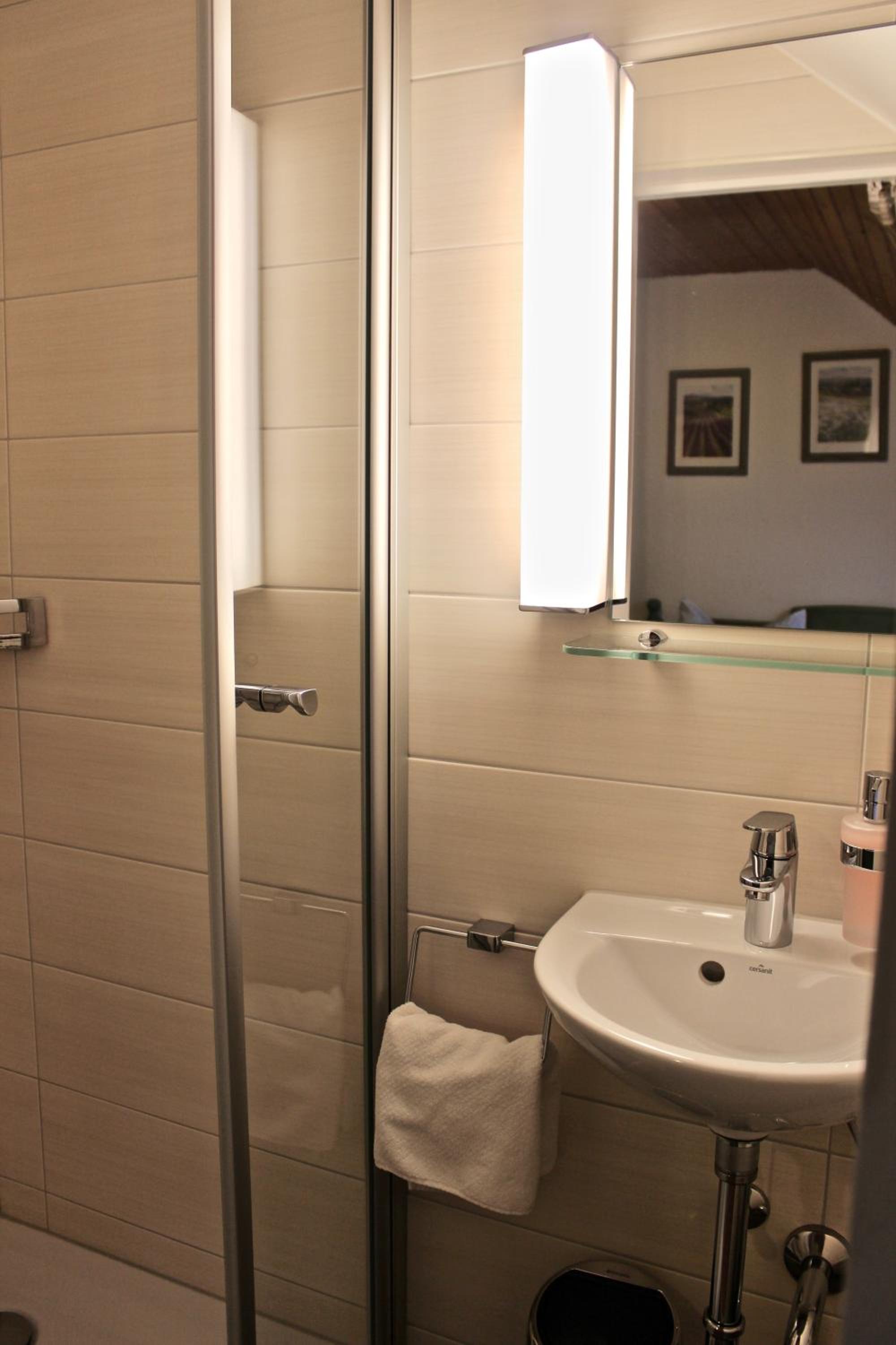 Small Double Room - Photo 5