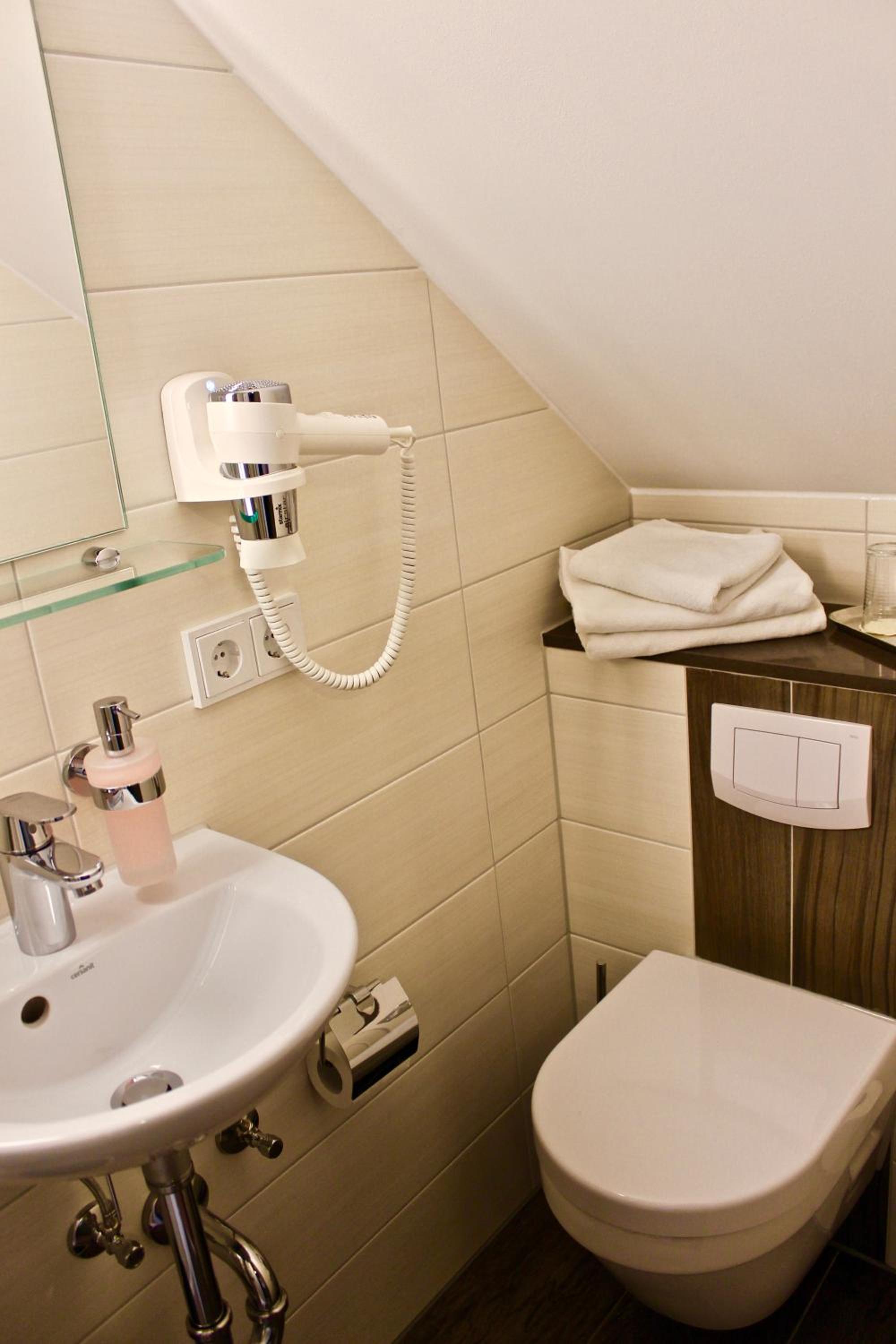 Small Double Room - Photo 3