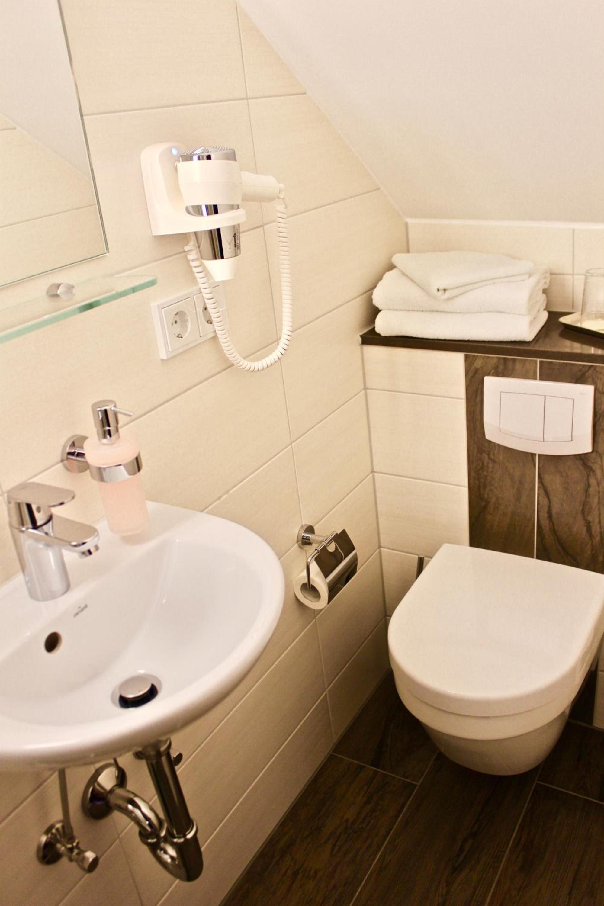 Small Double Room - Photo 4