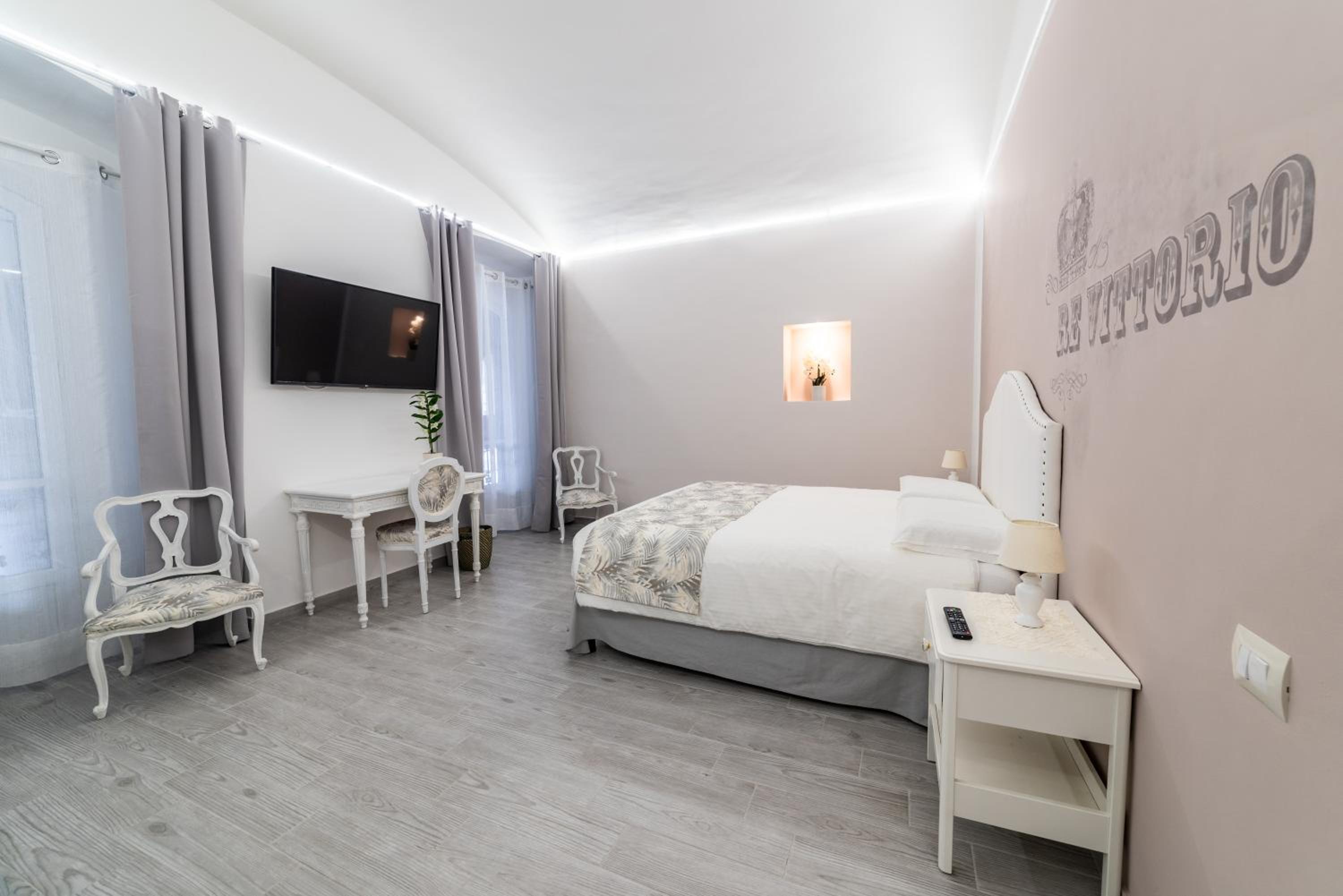 Large Double Room - Photo 3