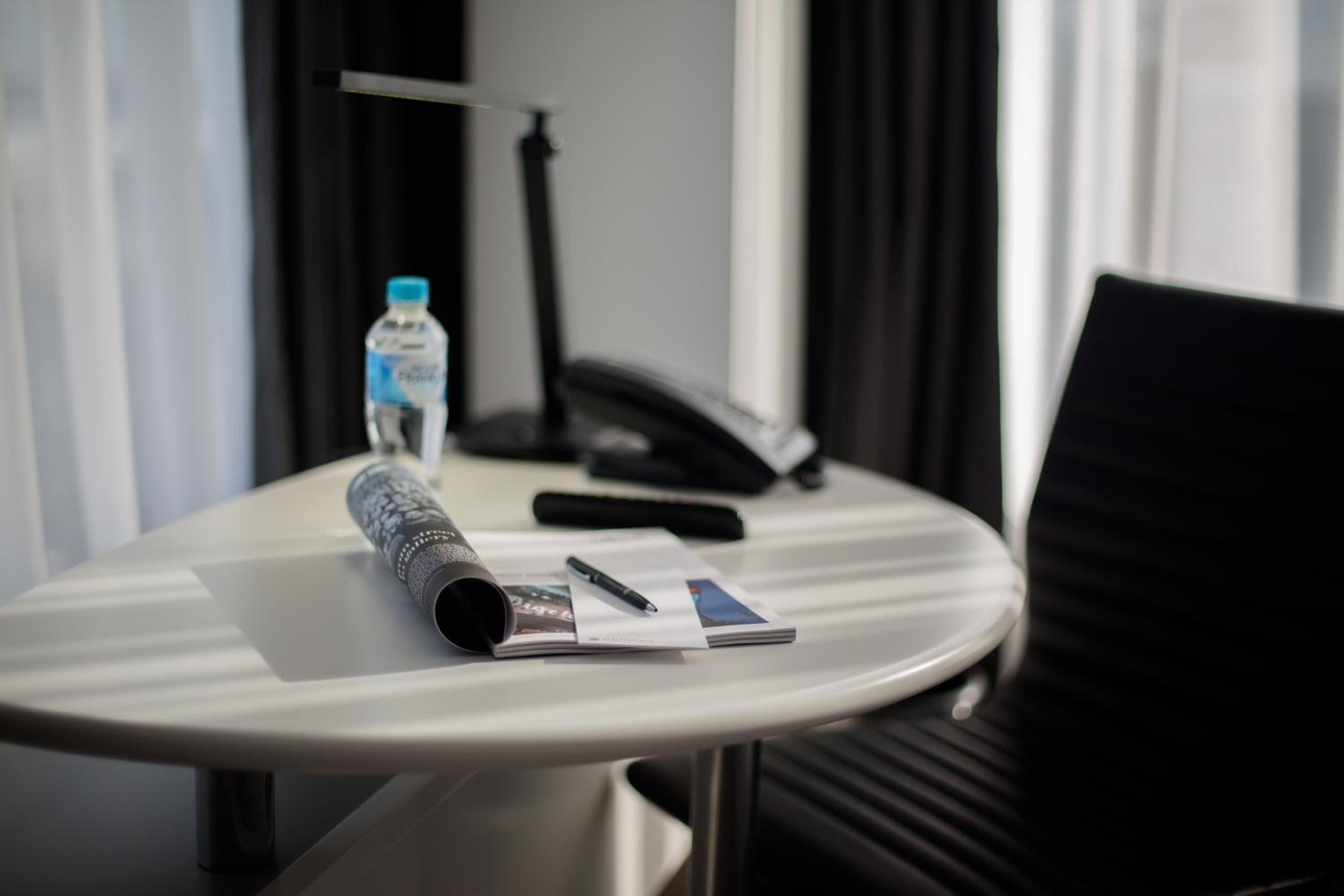 Deluxe Executive King Room - Accessible thumbnail 6