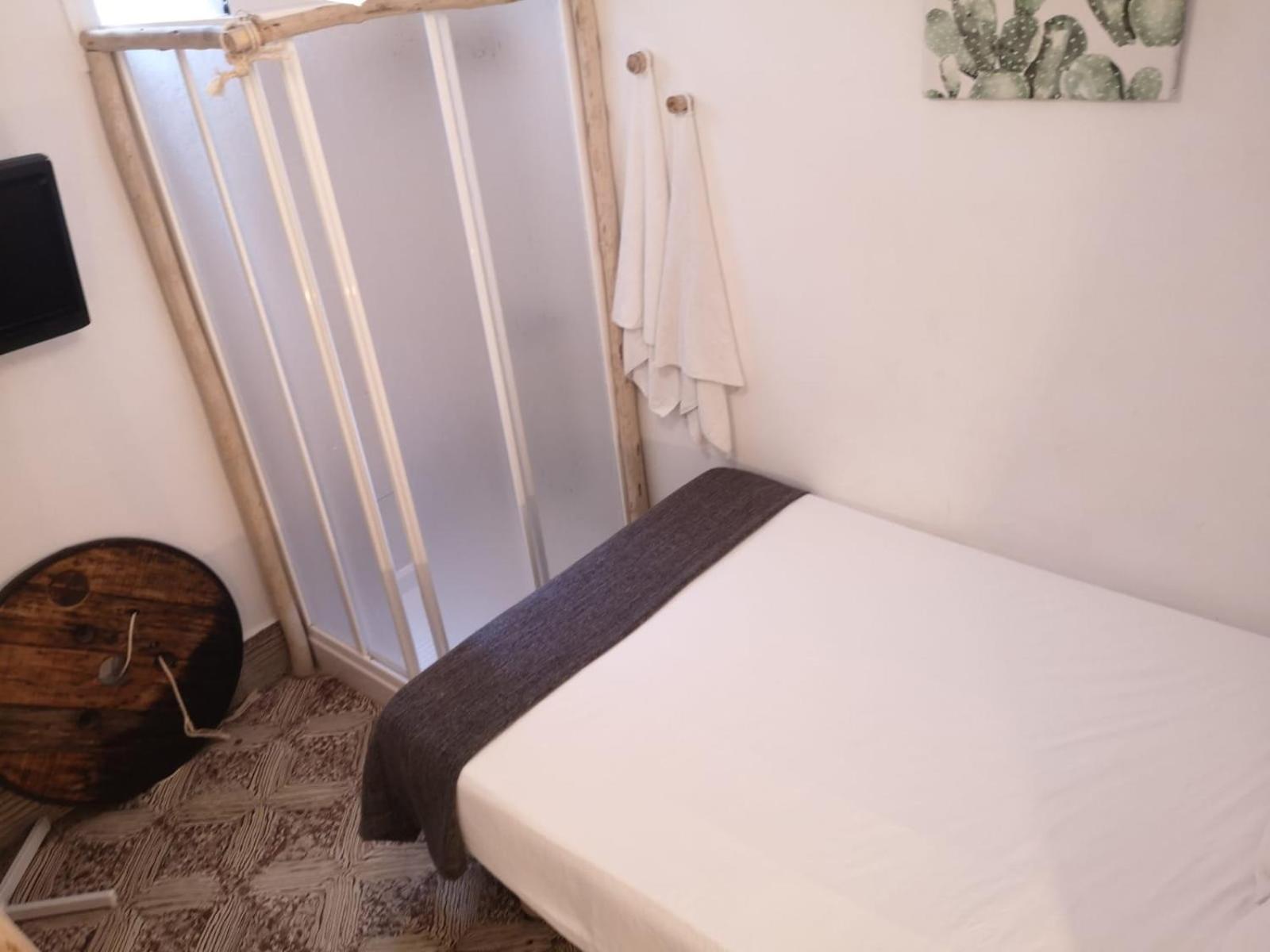 Standard Double Room with Shared Bathroom photo 2
