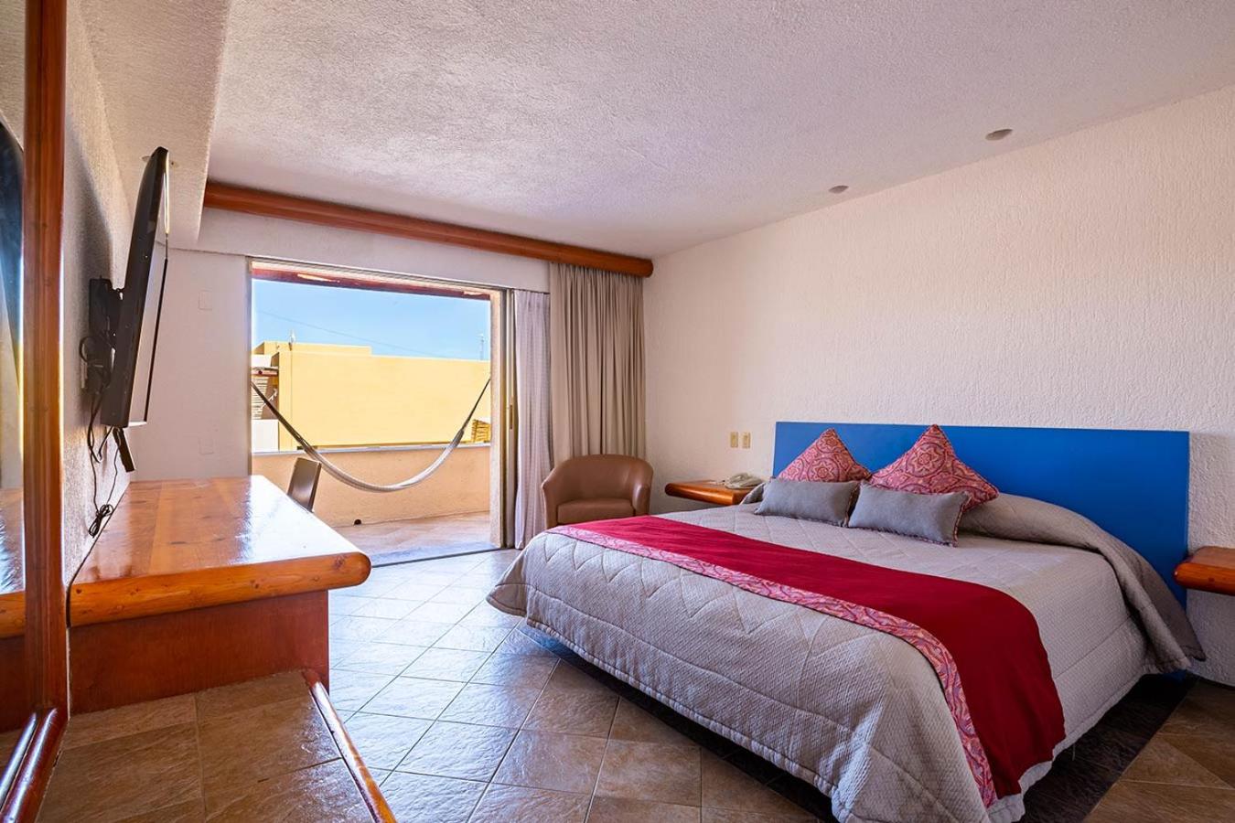 Standard room with king size bed - Photo 1