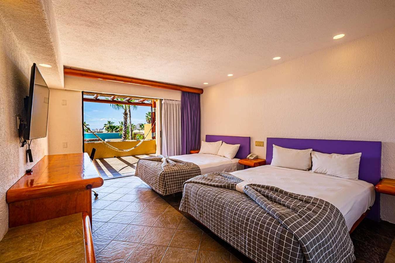 Standard Room with 2 queen size beds and balcony - Photo 1