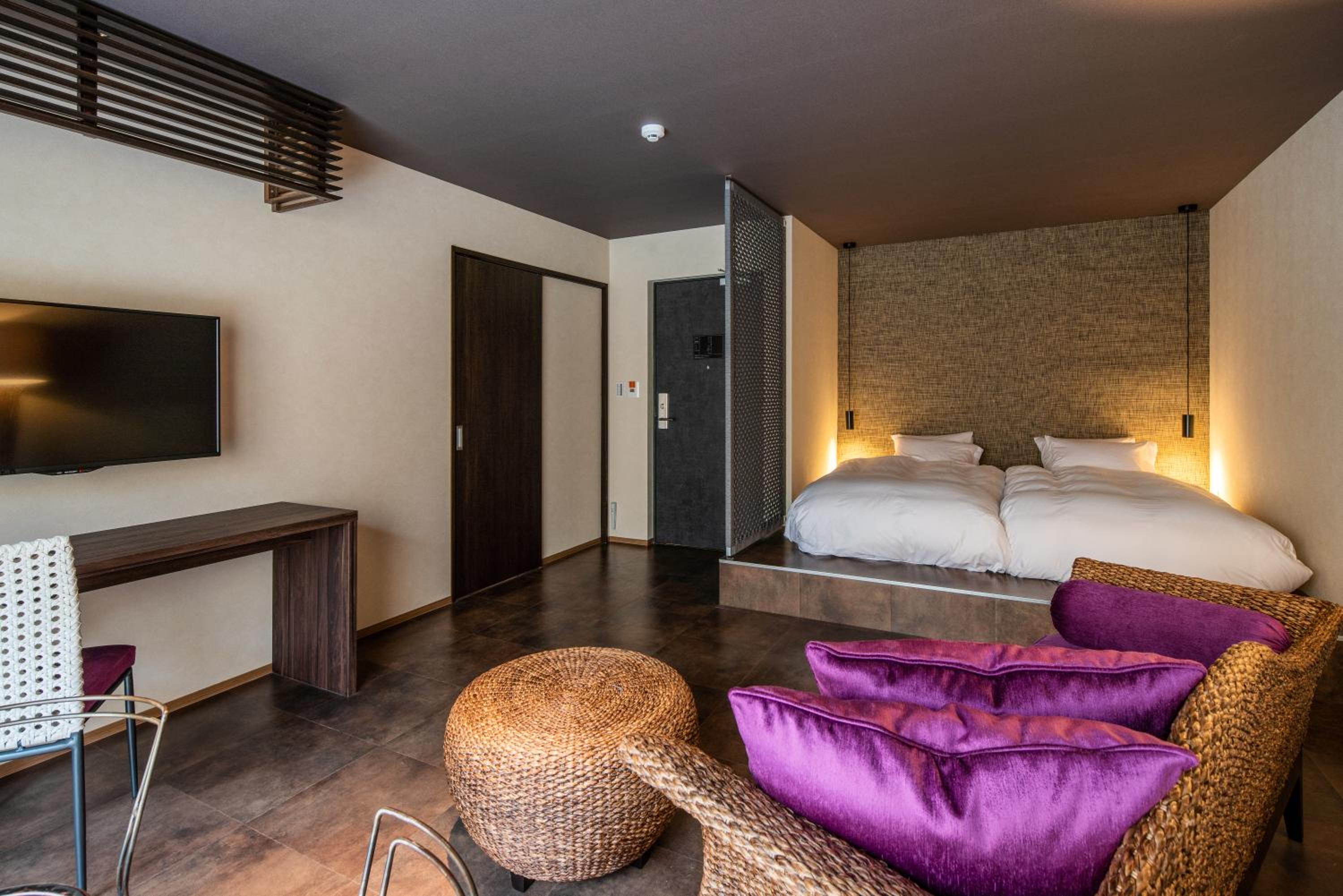 Suite with Garden View - Photo 12