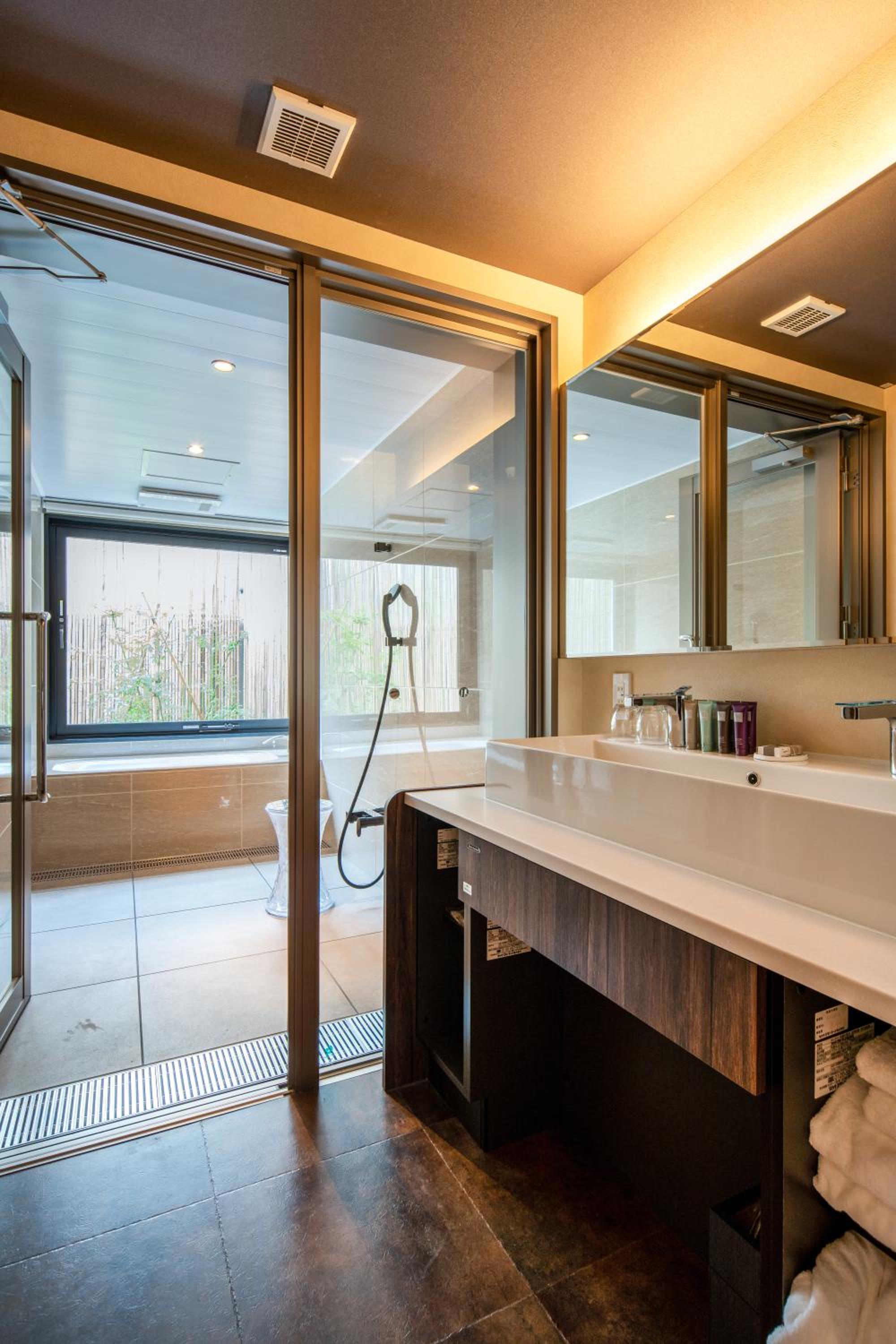 Suite with Garden View - Photo 10