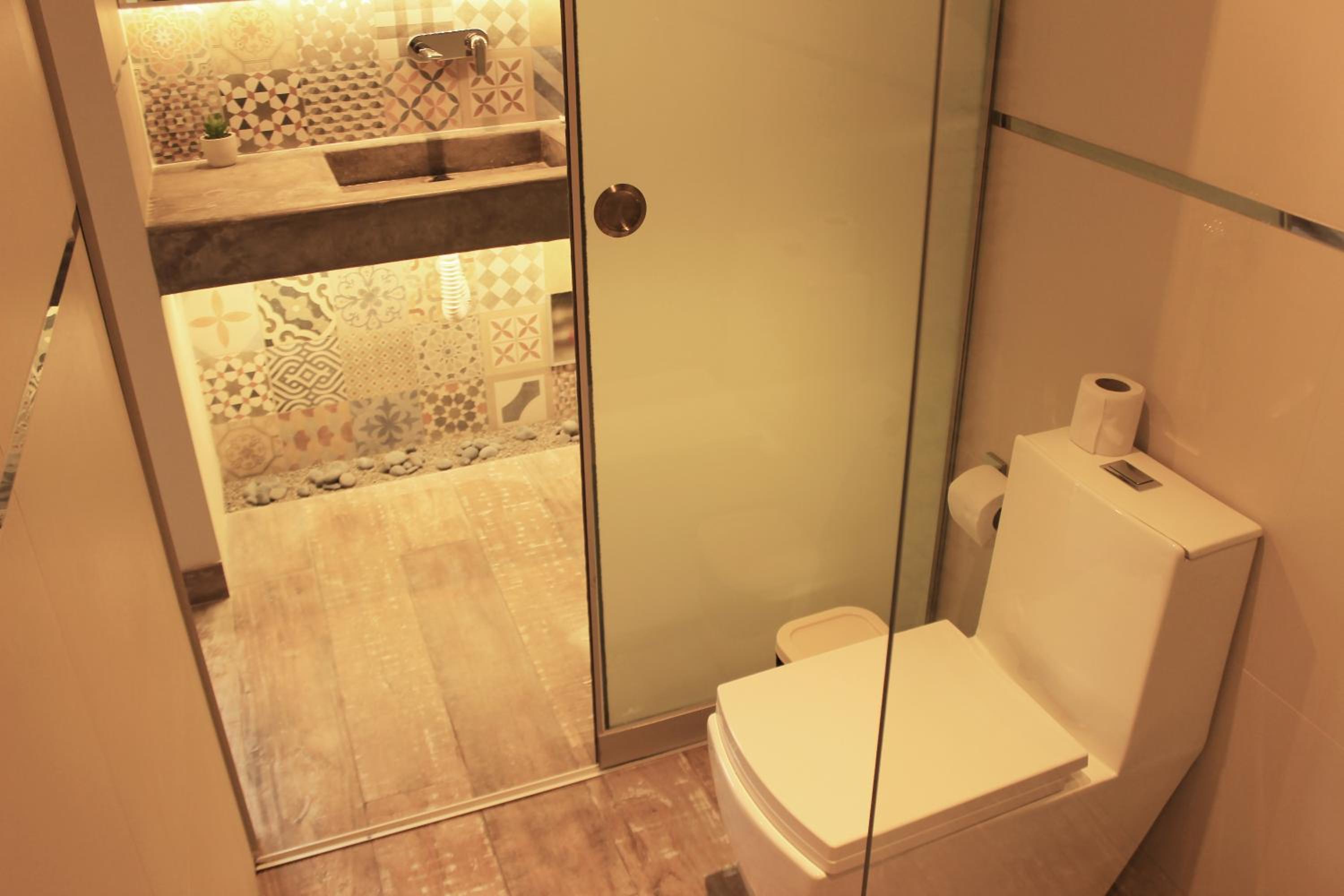 Quadruple Room with Private Bathroom photo 2