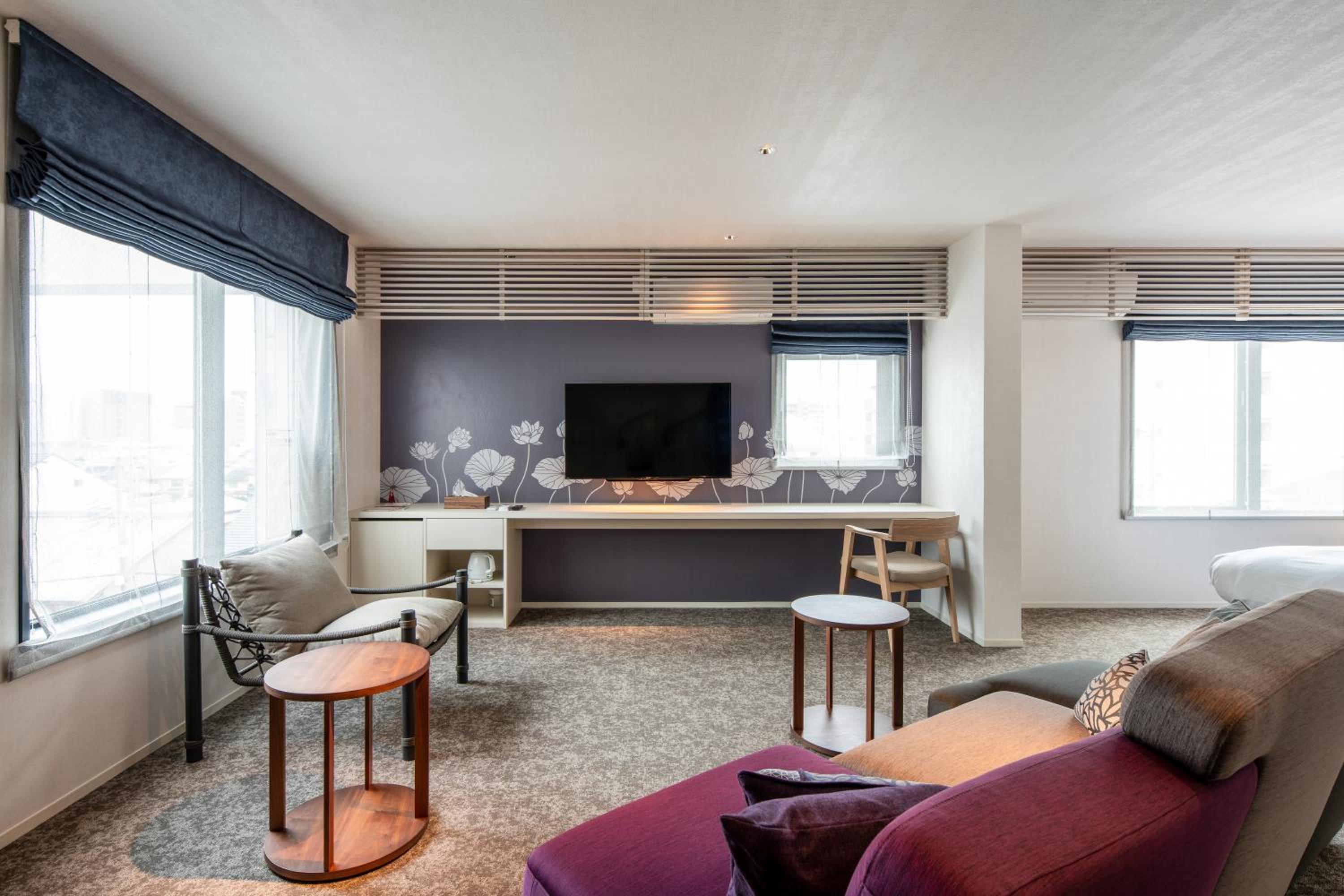 Executive Suite - Photo 16