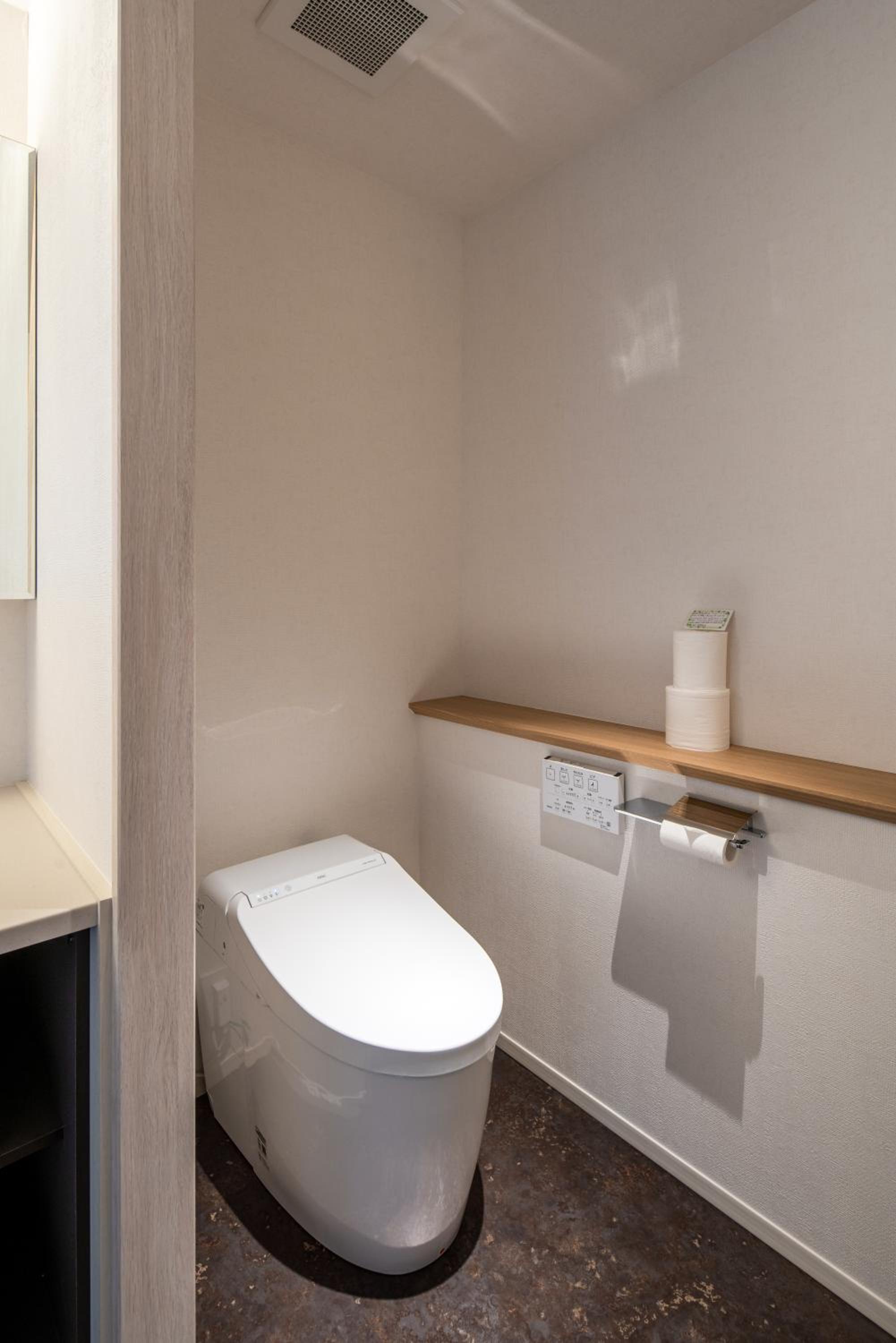 Executive Suite - Photo 2