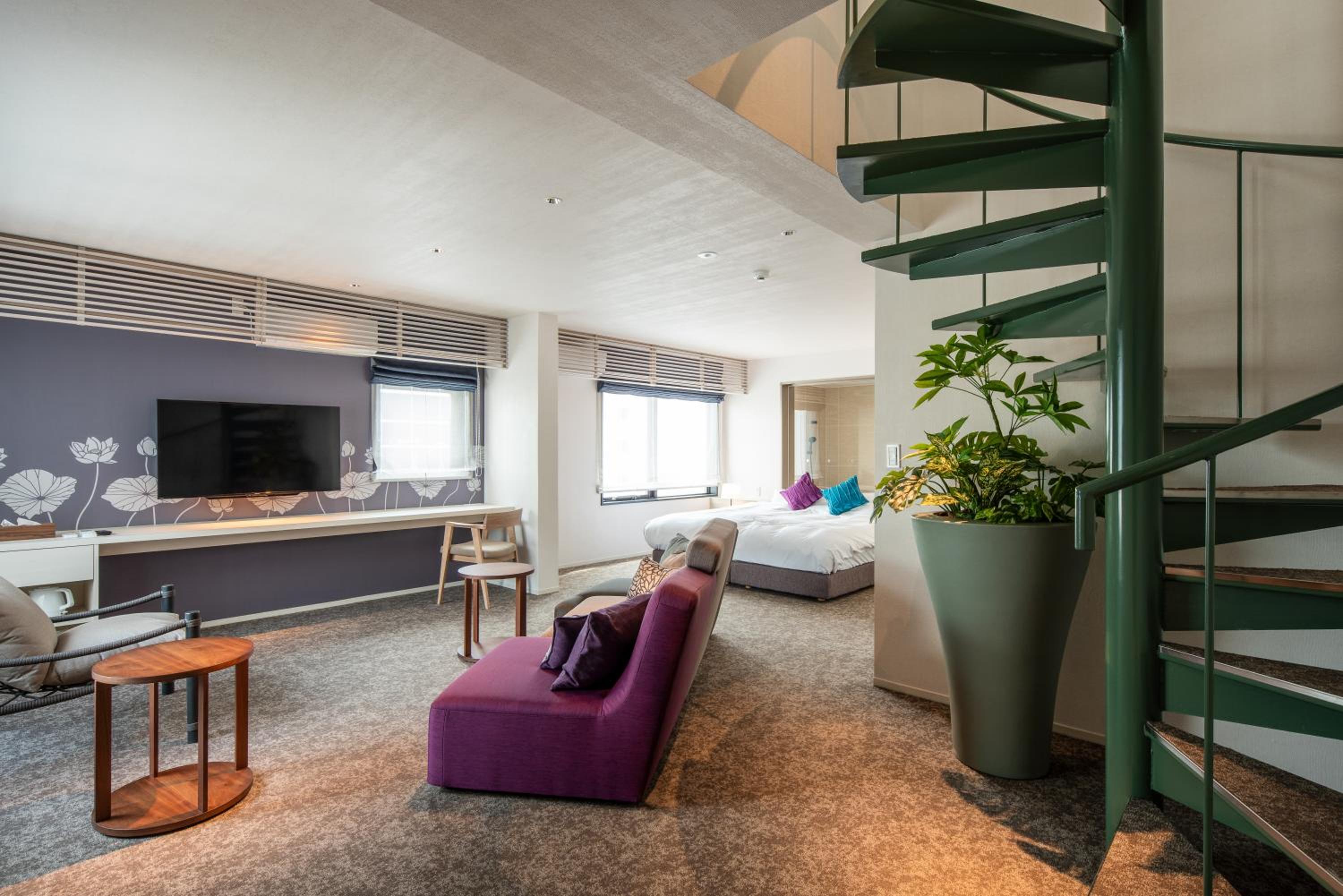 Executive Suite - Photo 1