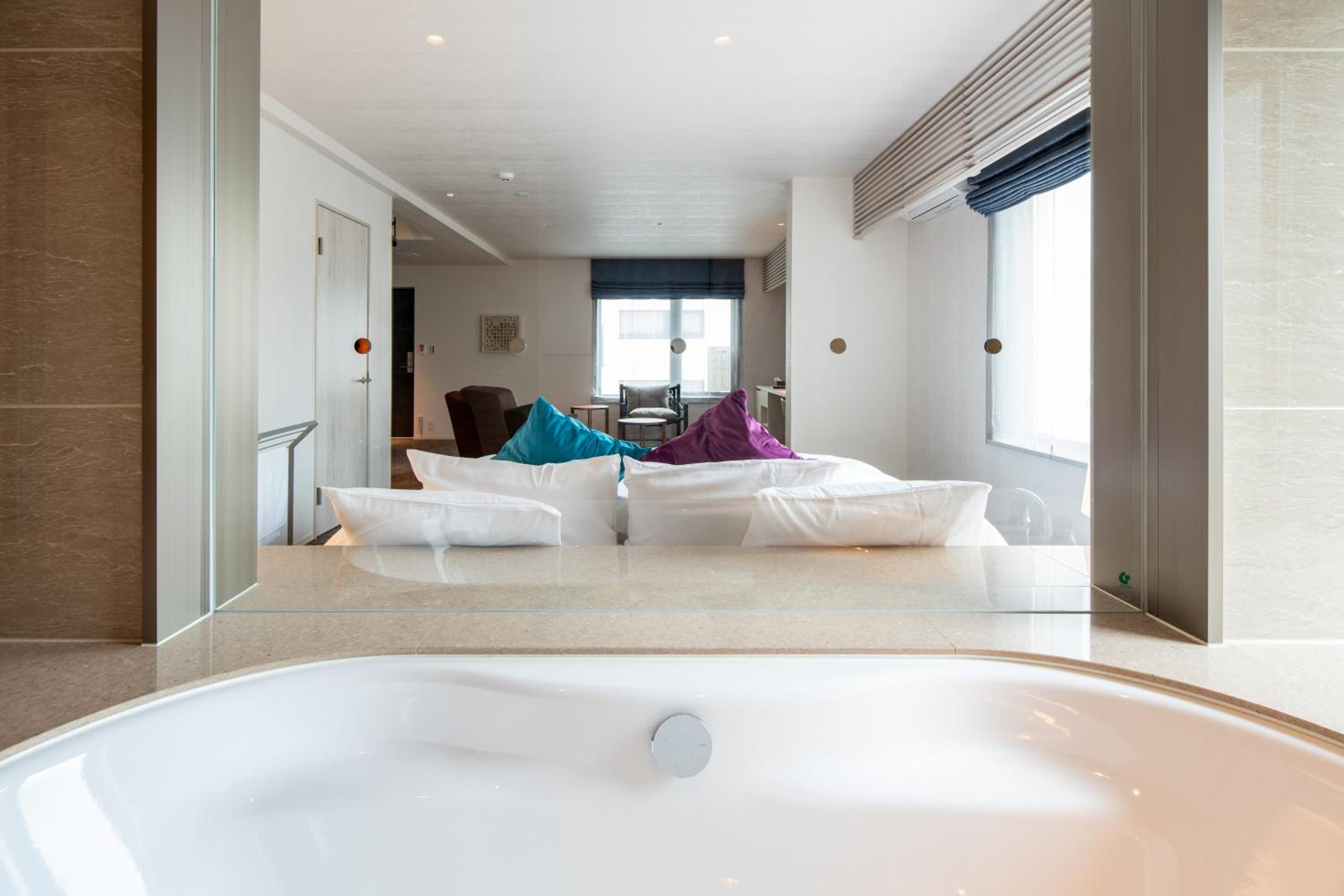 Executive Suite - Photo 11