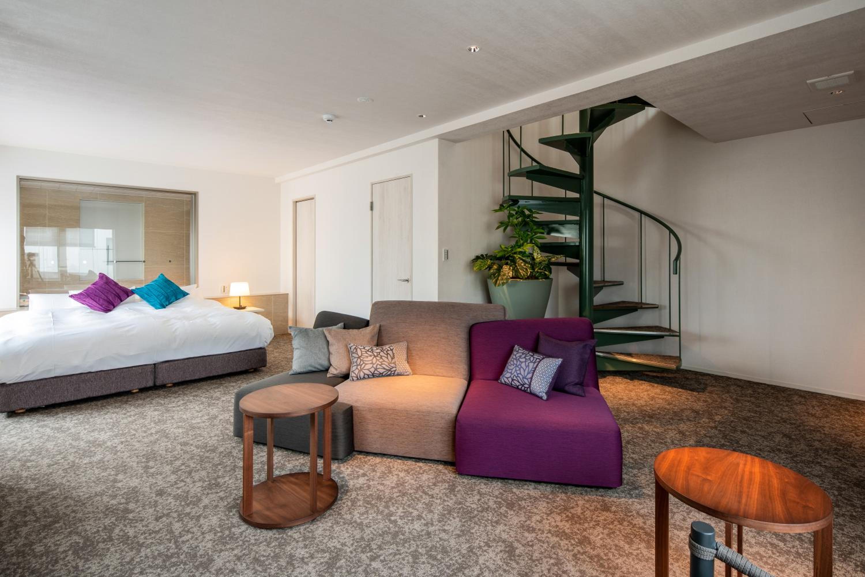 Executive Suite - Photo 10