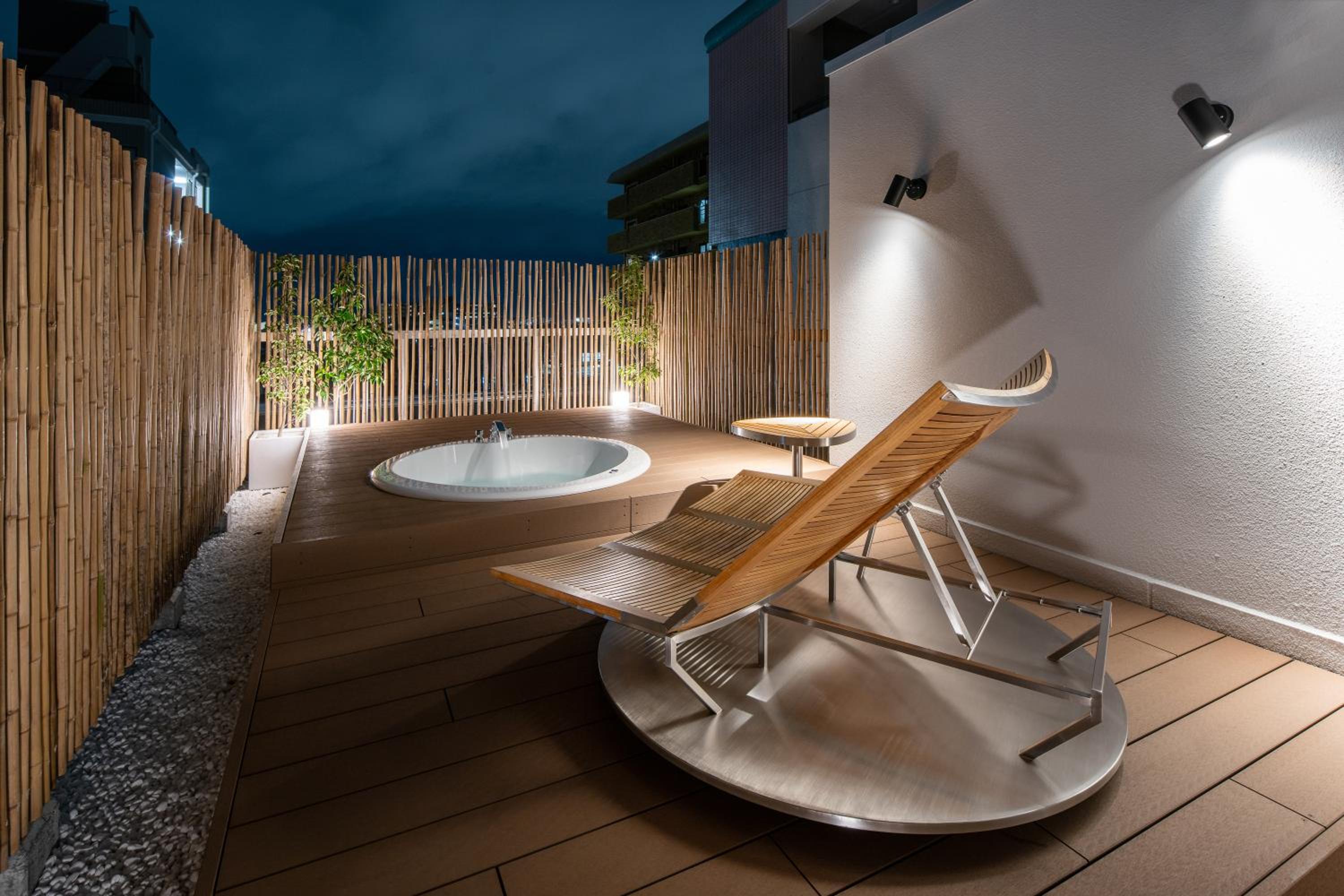 Executive Suite - Photo 15