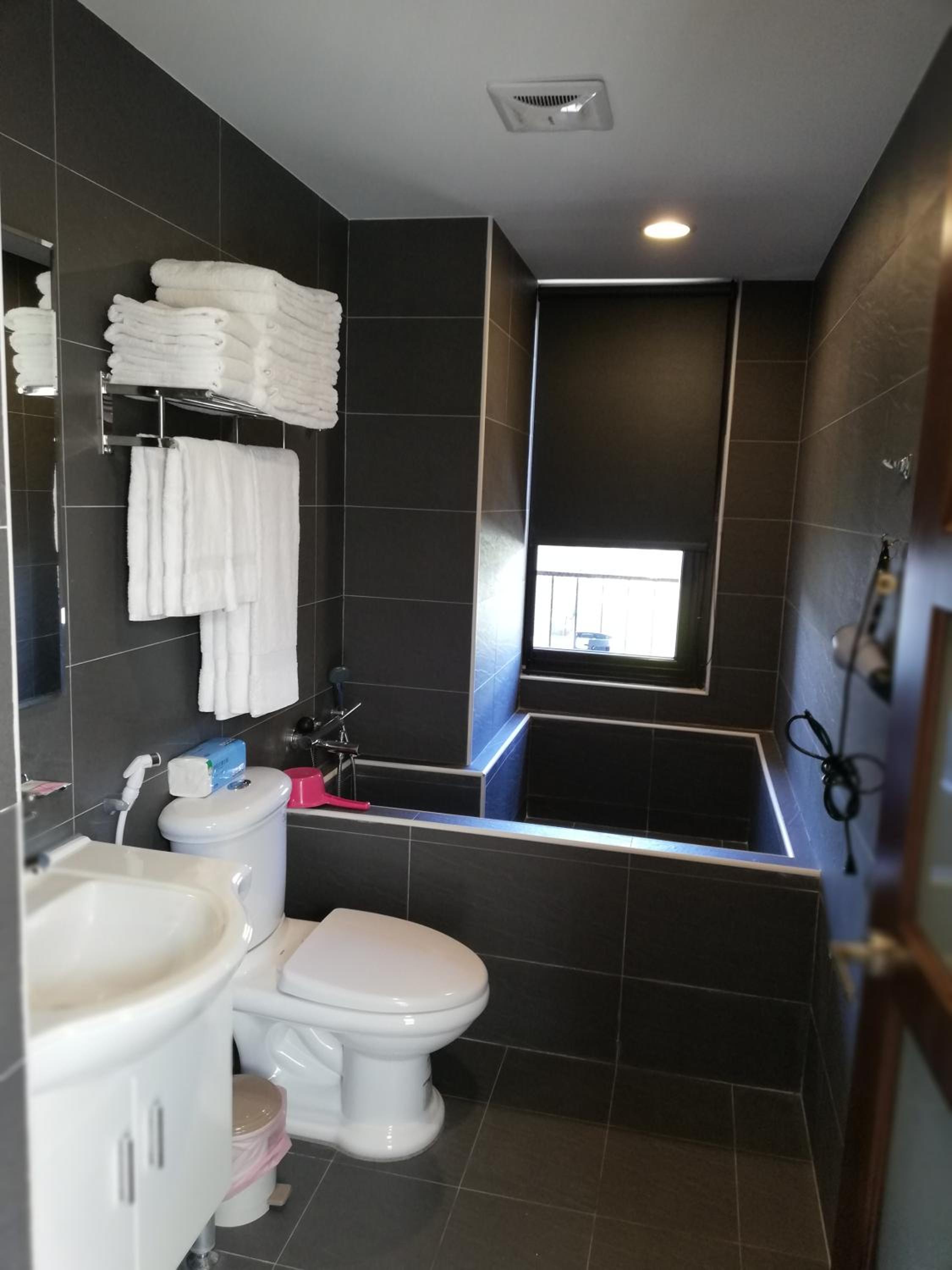 Family Room with Bathroom photo 2
