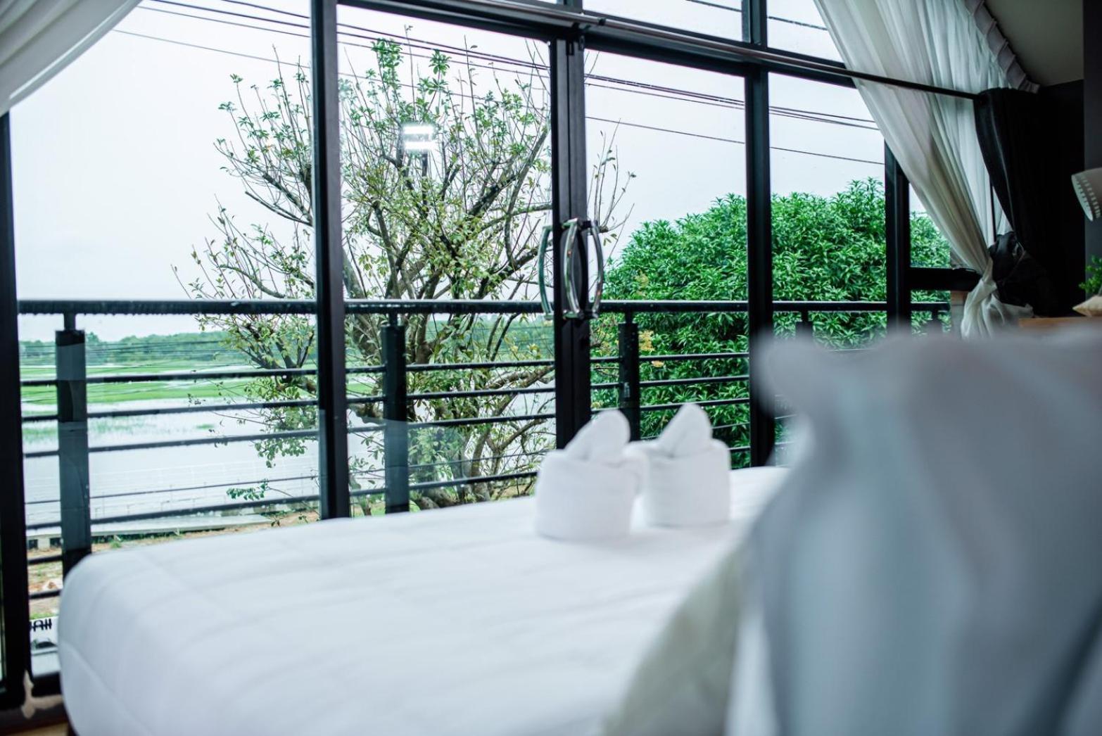 Deluxe Double Room with Balcony photo 3