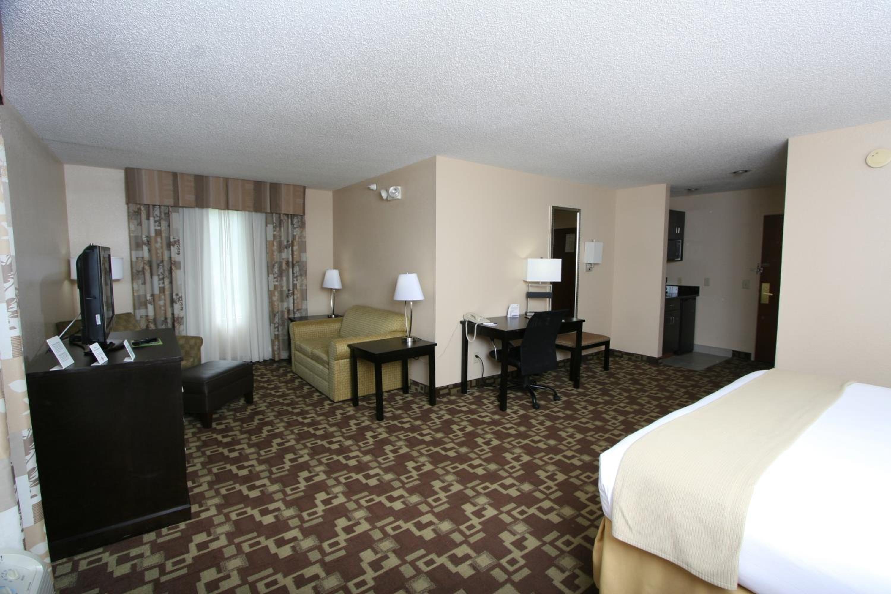 Studio King Suite - Non-Smoking - Photo 1