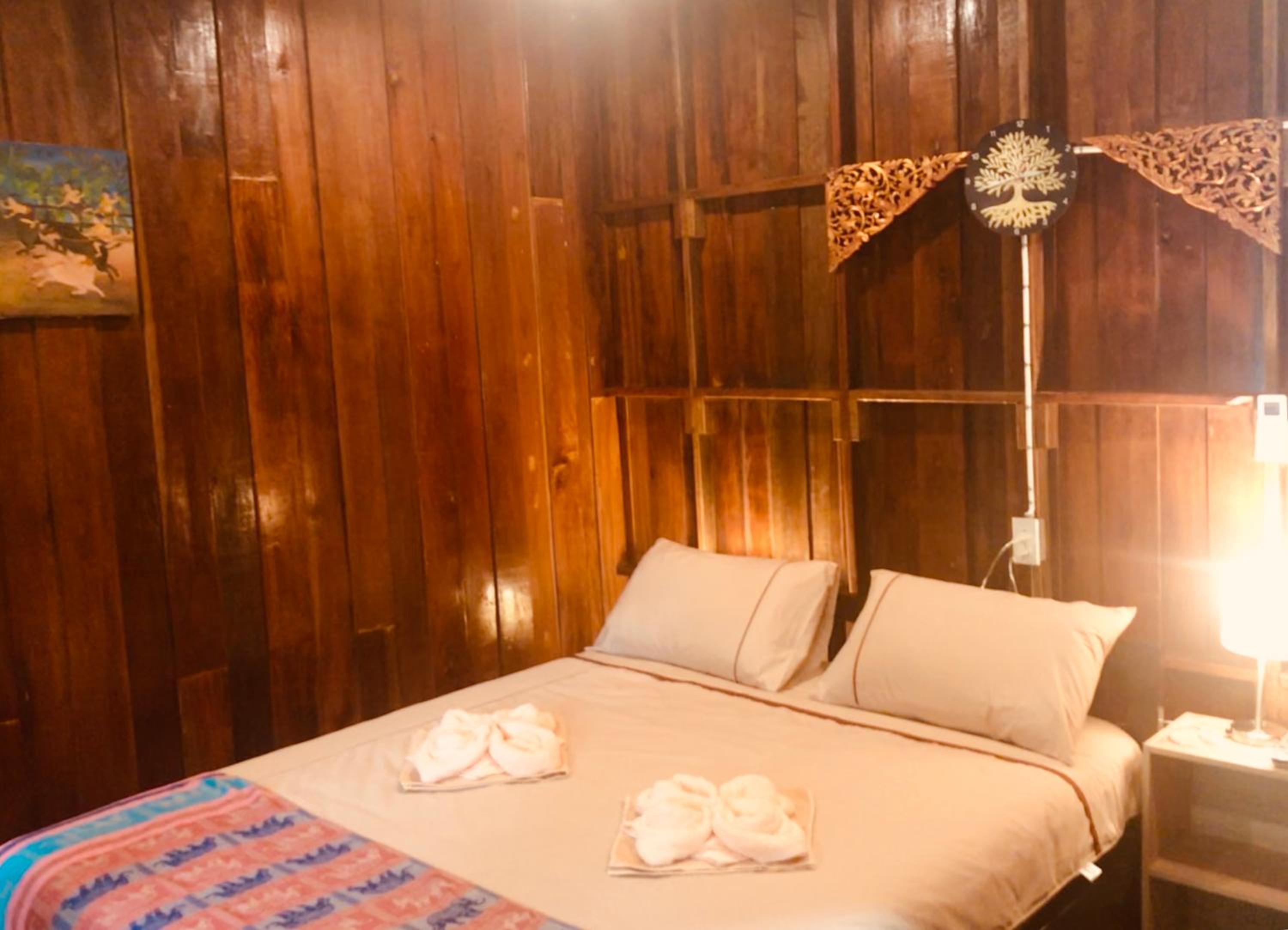 Queen Room with Balcony - Photo 6