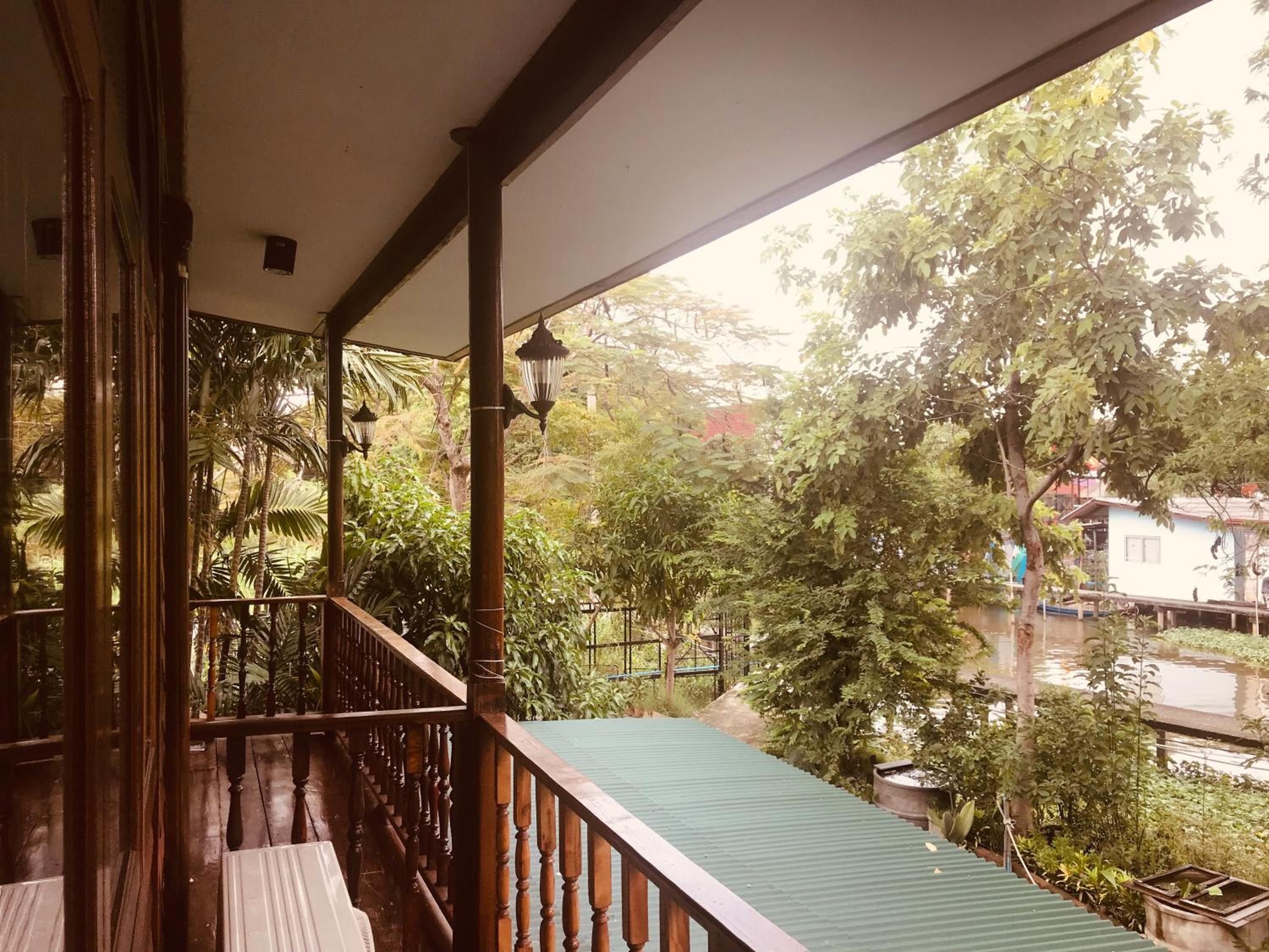 Queen Room with Balcony - Photo 4