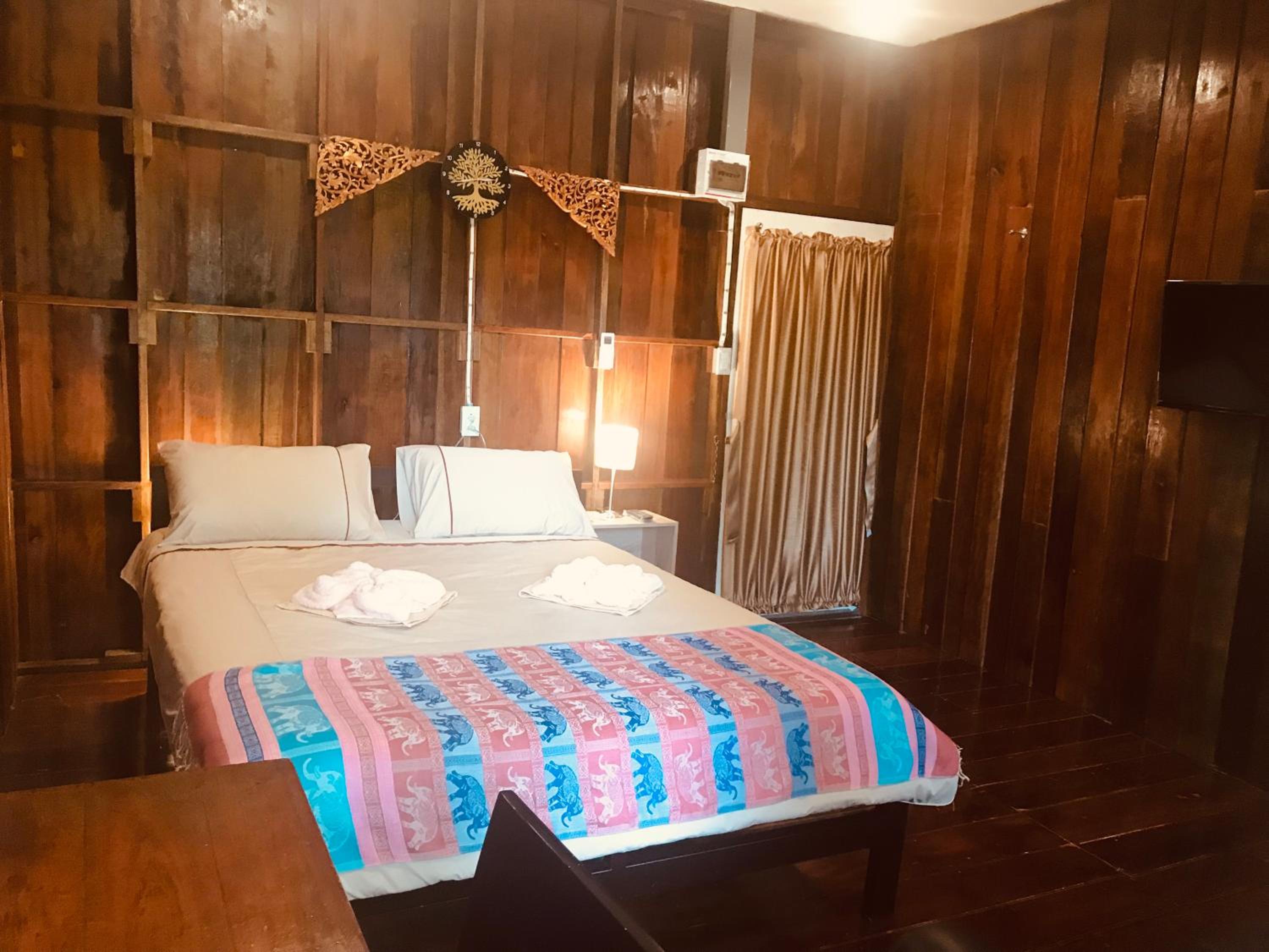 Queen Room with Balcony - Photo 2
