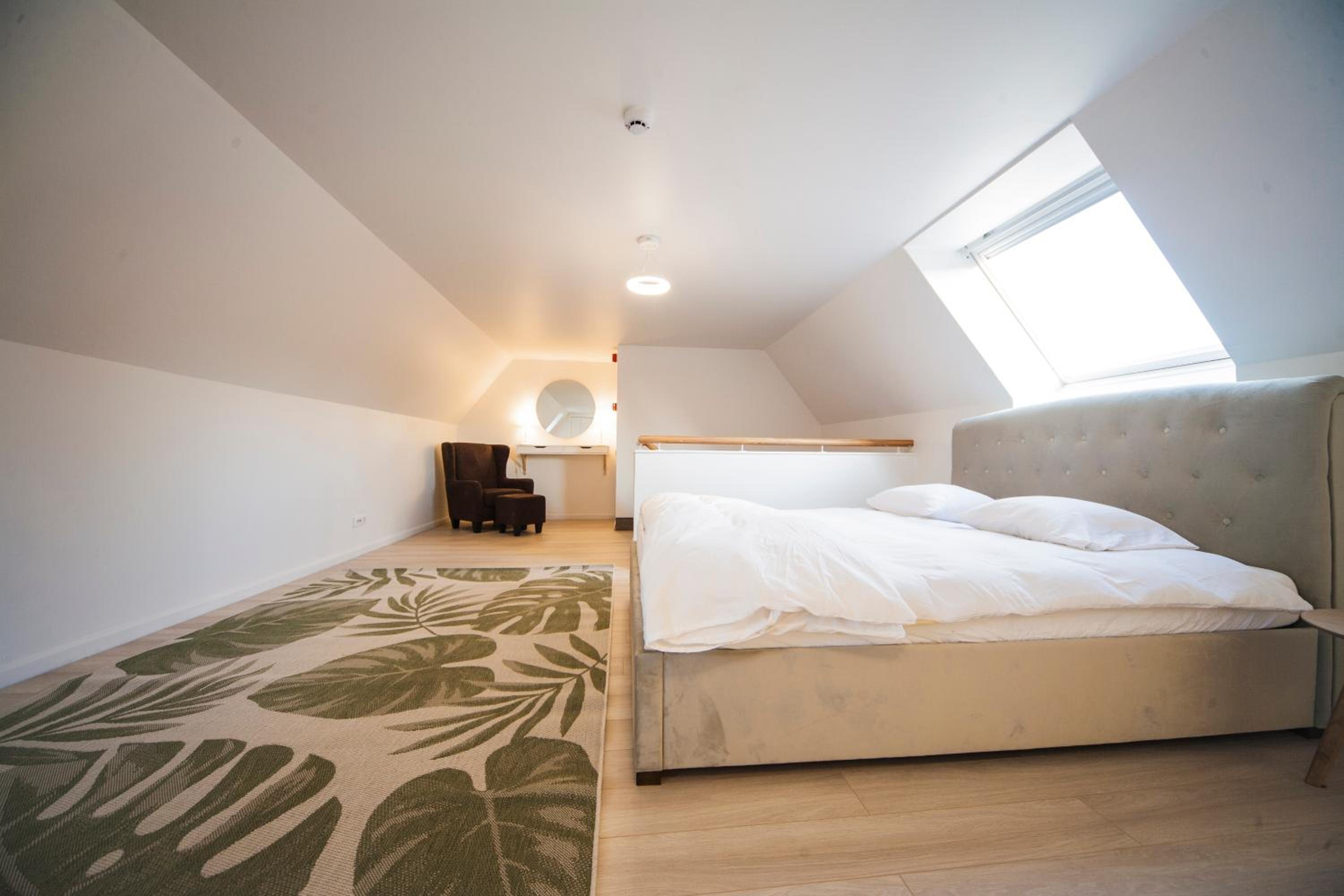Apartment - Split Level - Photo 9