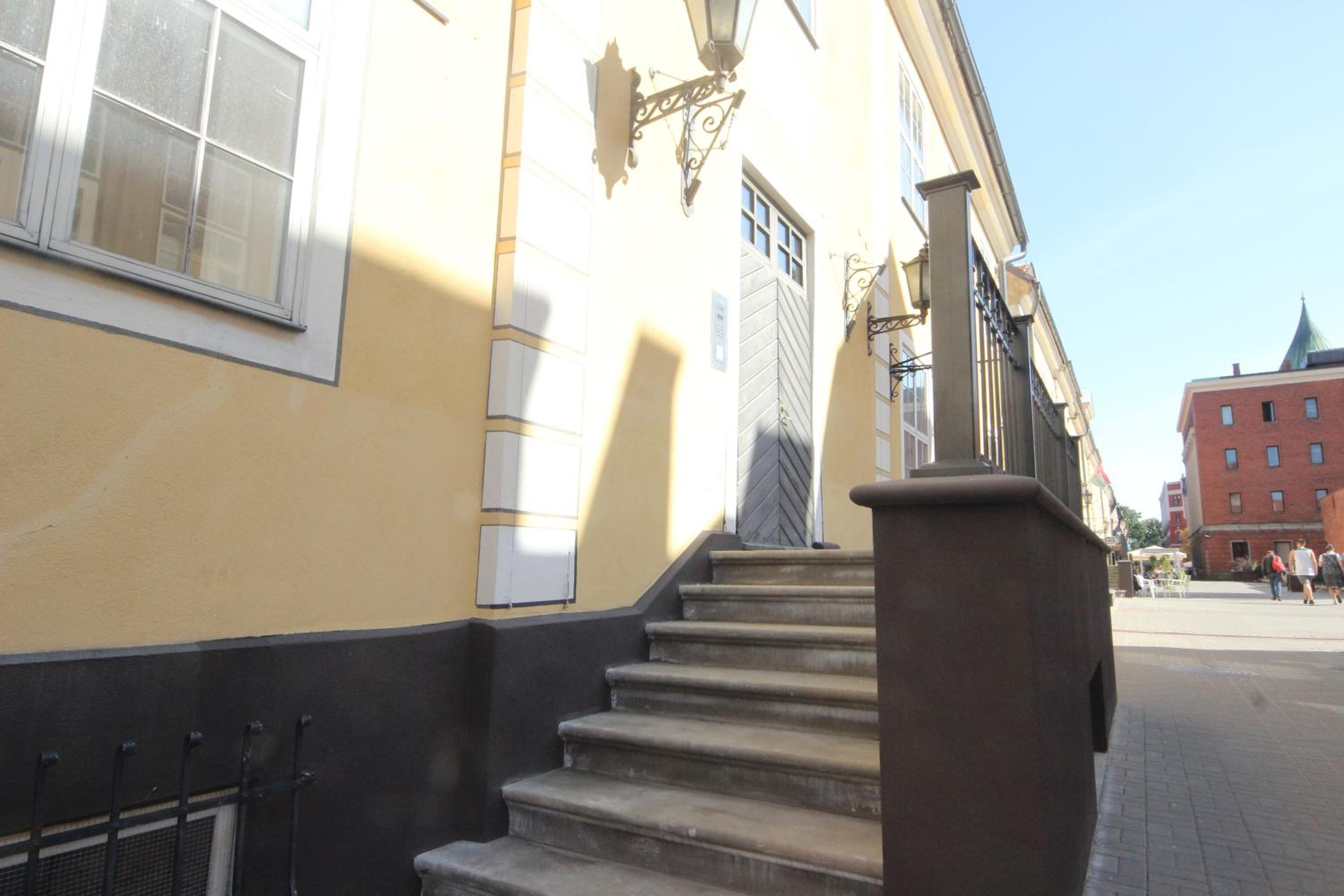 Apartment - Split Level - Photo 12