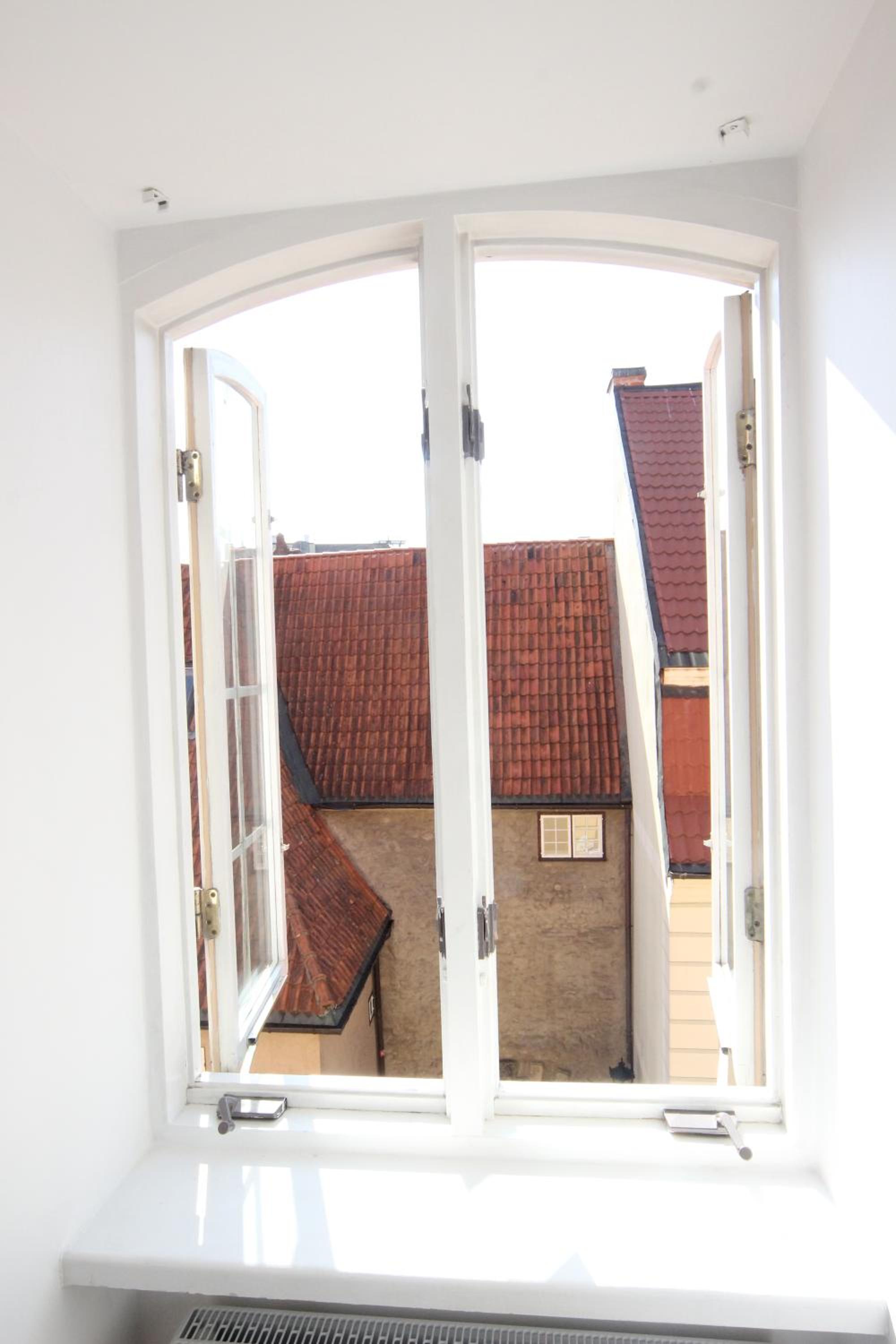 Apartment - Split Level - Photo 2