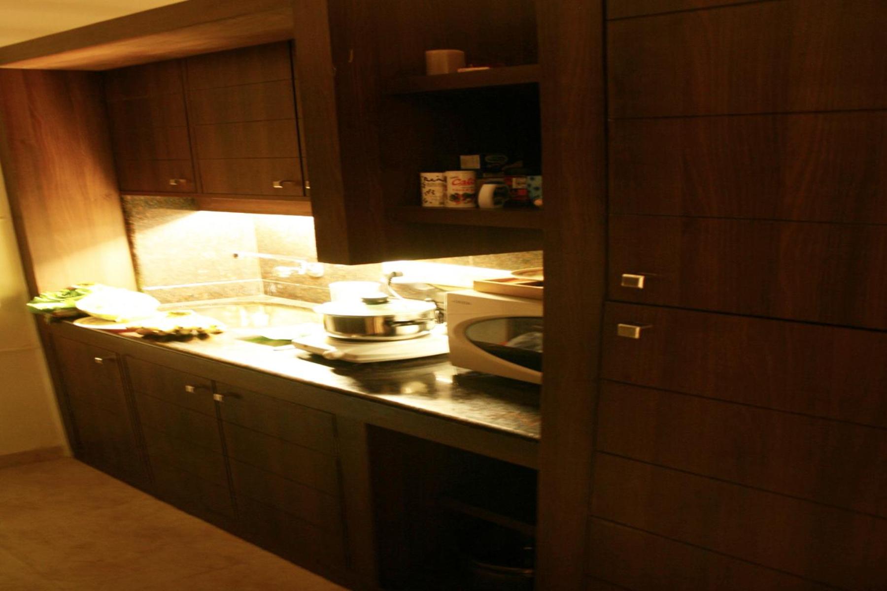 Studio Apartment with Pool View - Photo 2