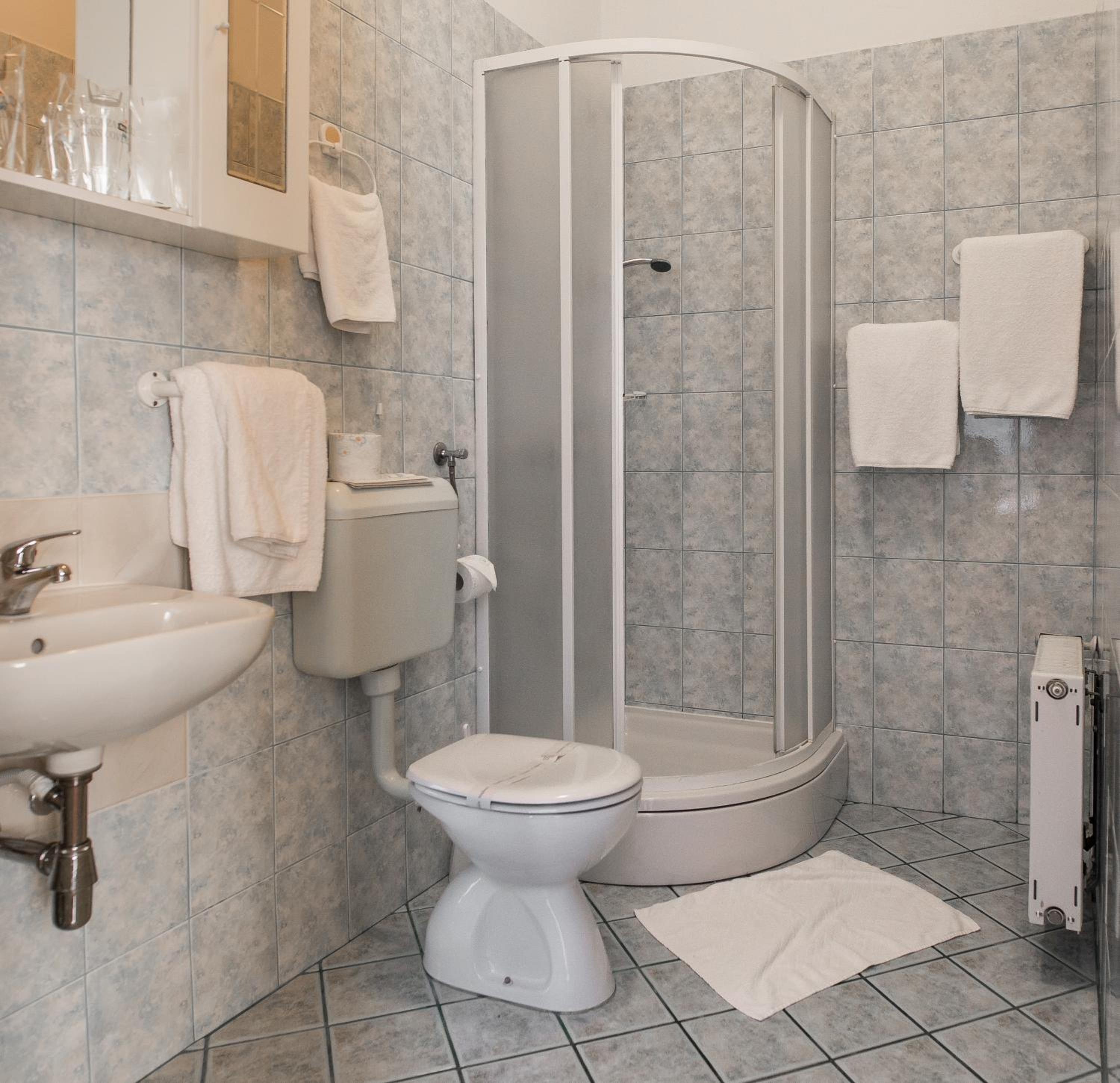 Triple Room - Photo 15