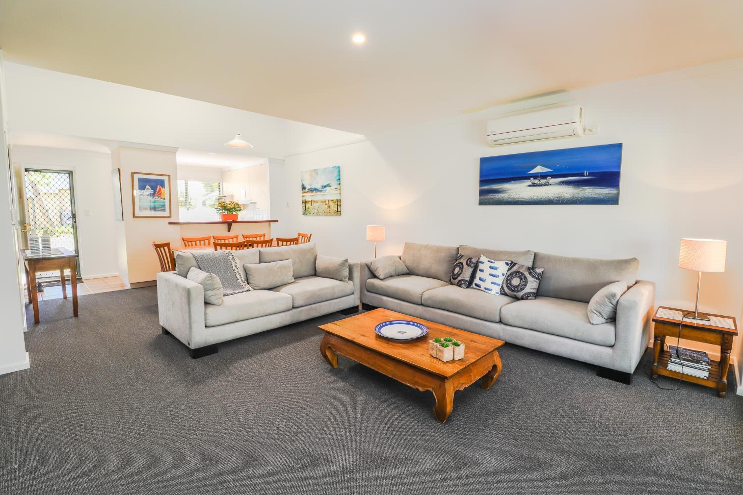 Three-Bedroom Villa with Two Bathrooms photo 1