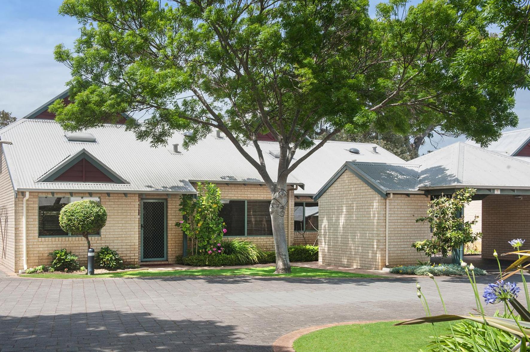 Three-Bedroom Villa with Two Bathrooms photo 3