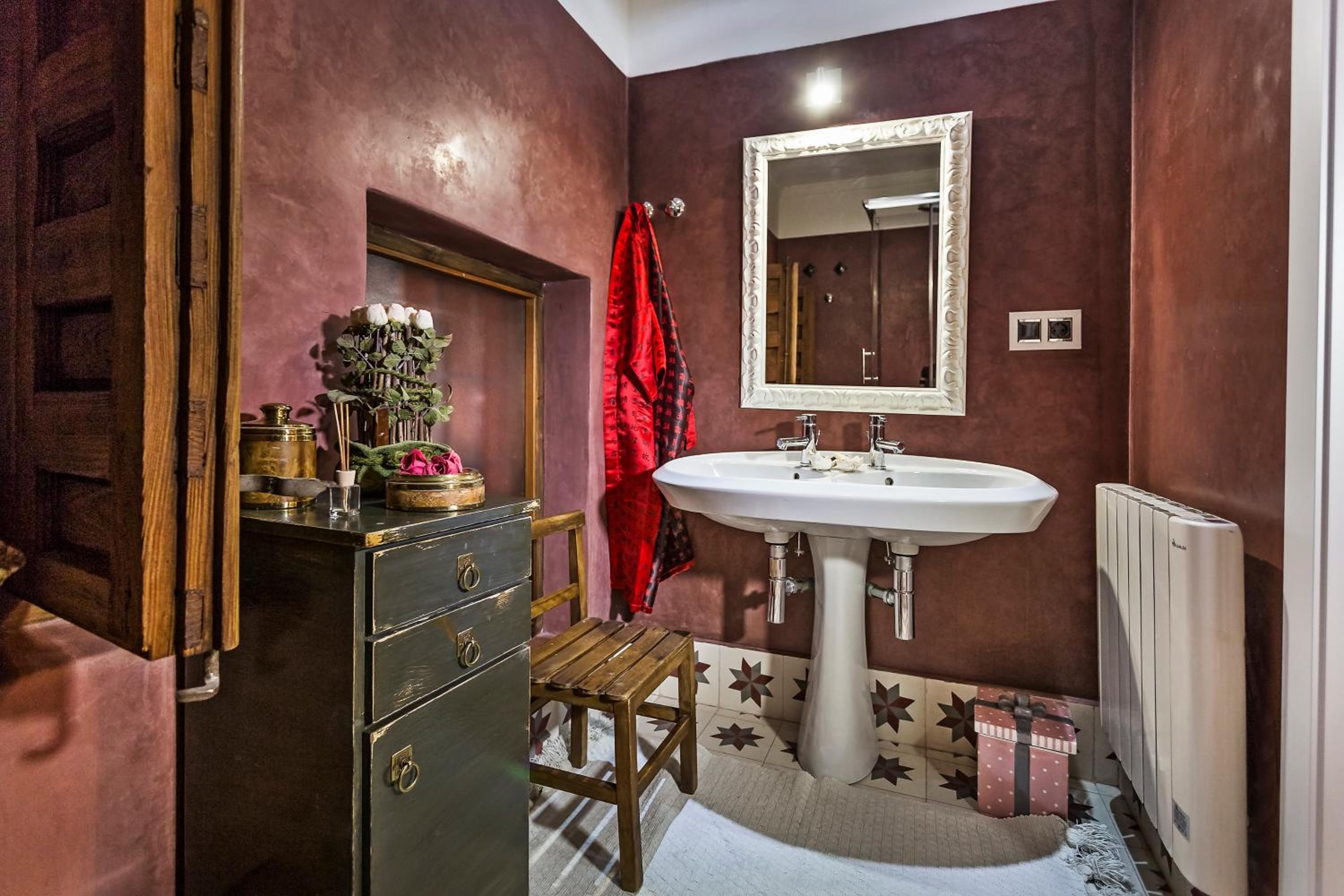 Double Room with Private Bathroom - Photo 2