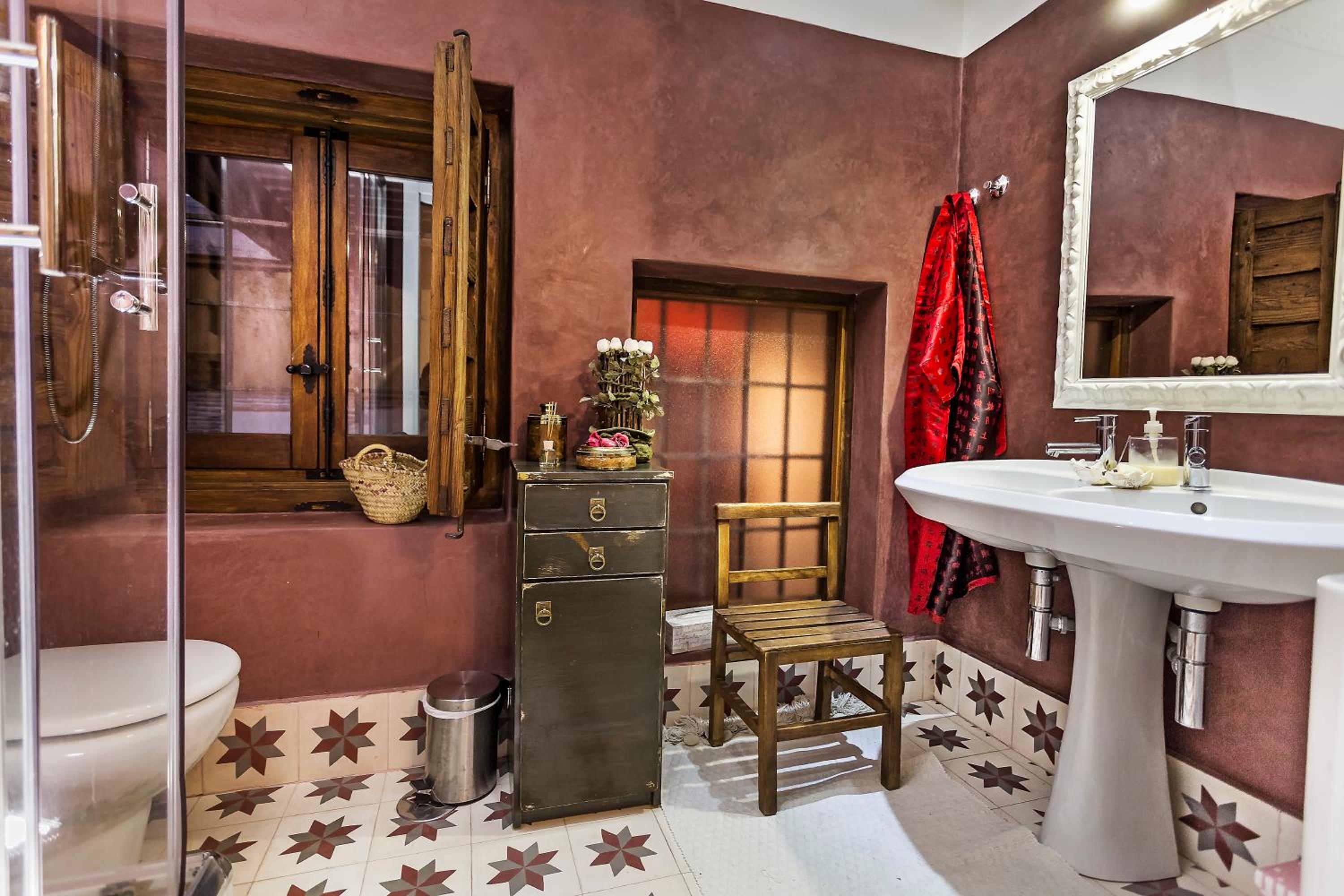 Double Room with Private Bathroom - Photo 4