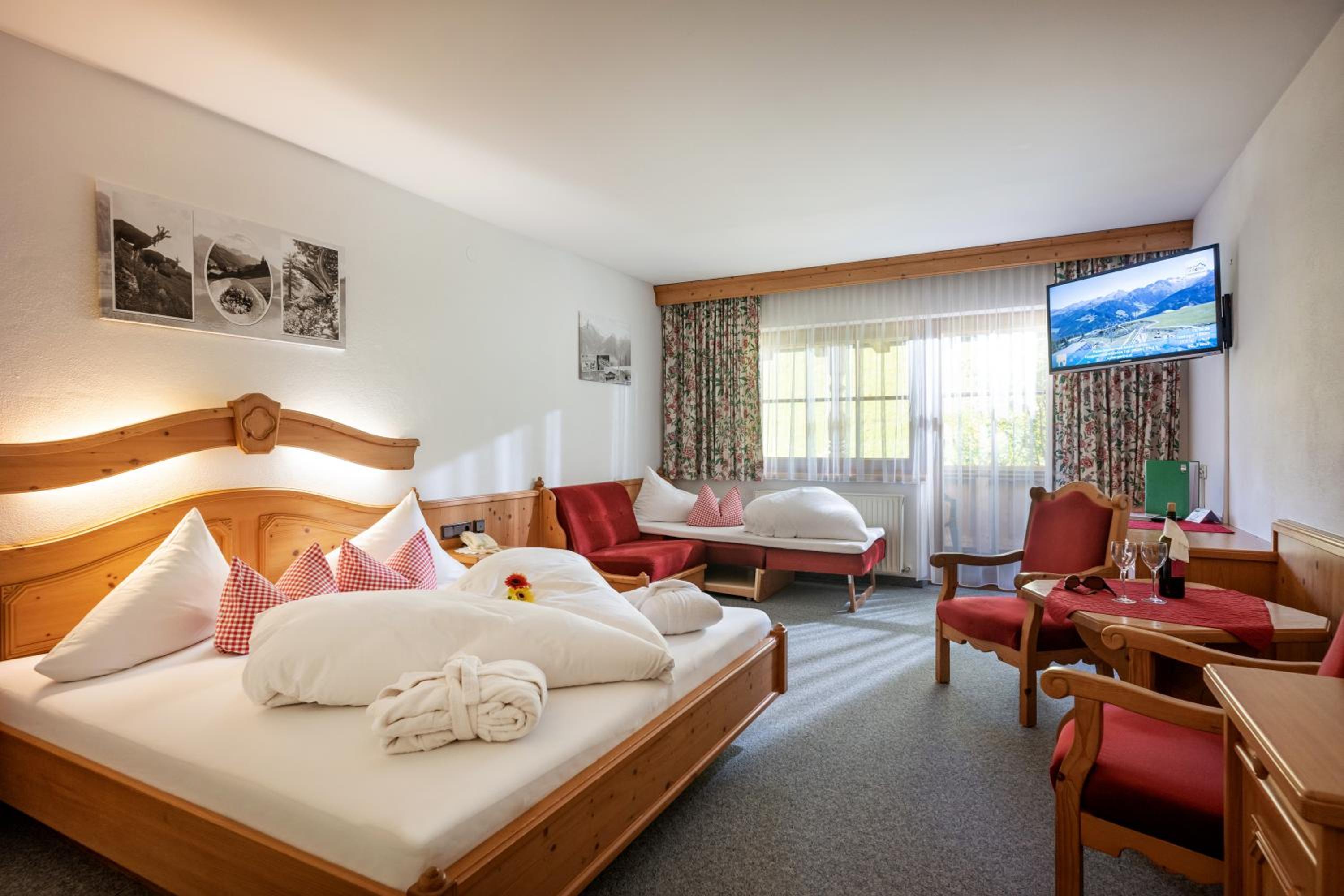 Junior Suite with Balcony photo 1