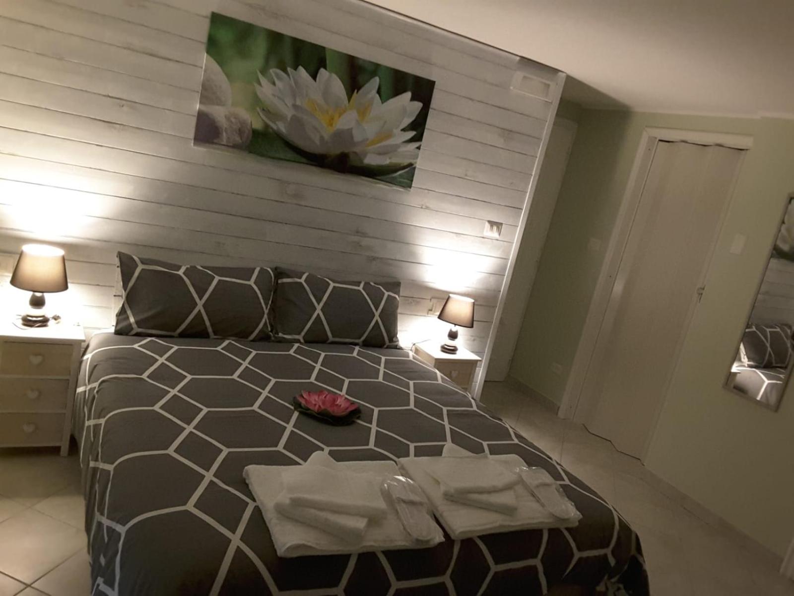 Double or Twin Room with Private Bathroom - Photo 7