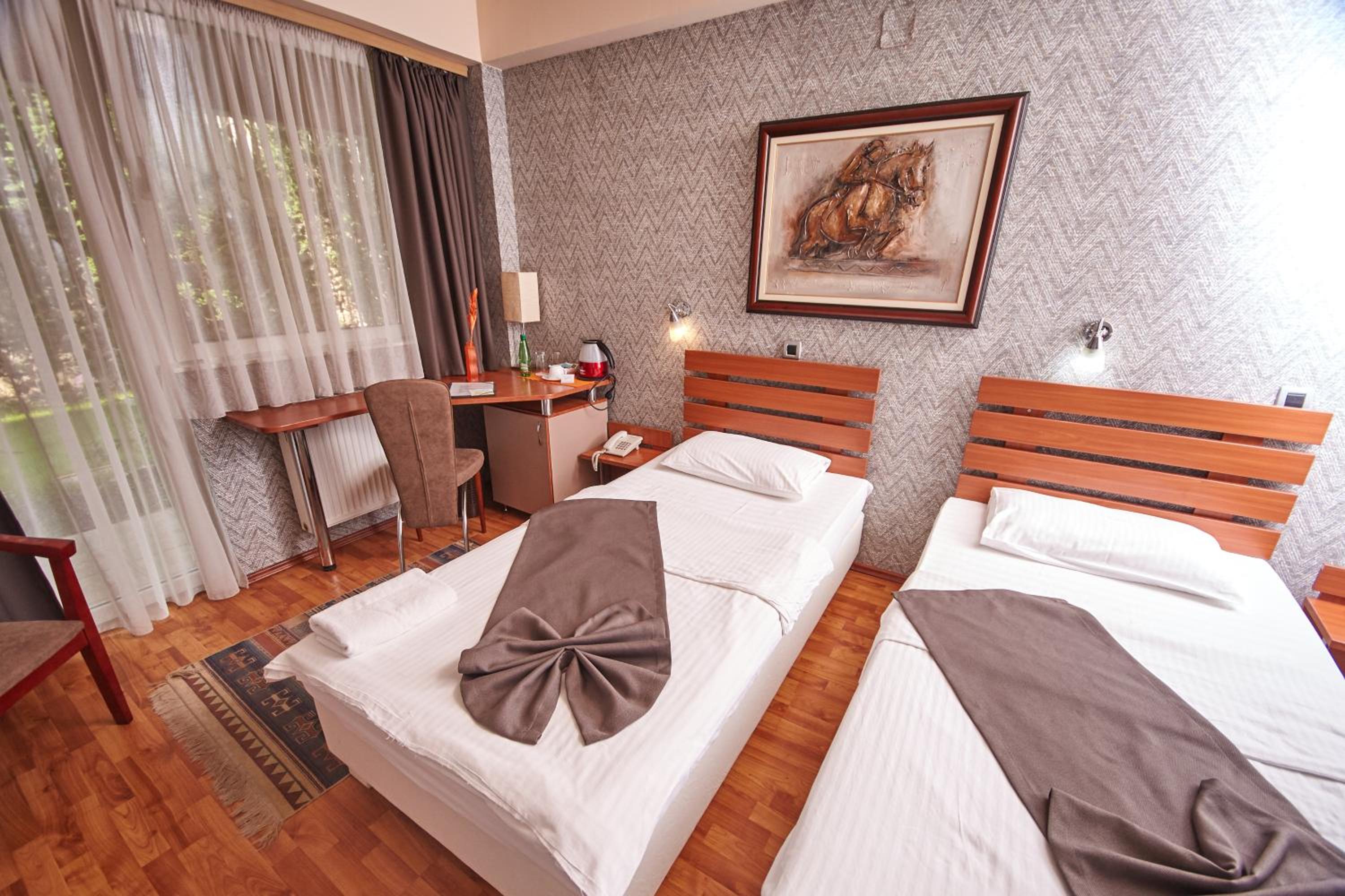 Economy Twin Room photo 1