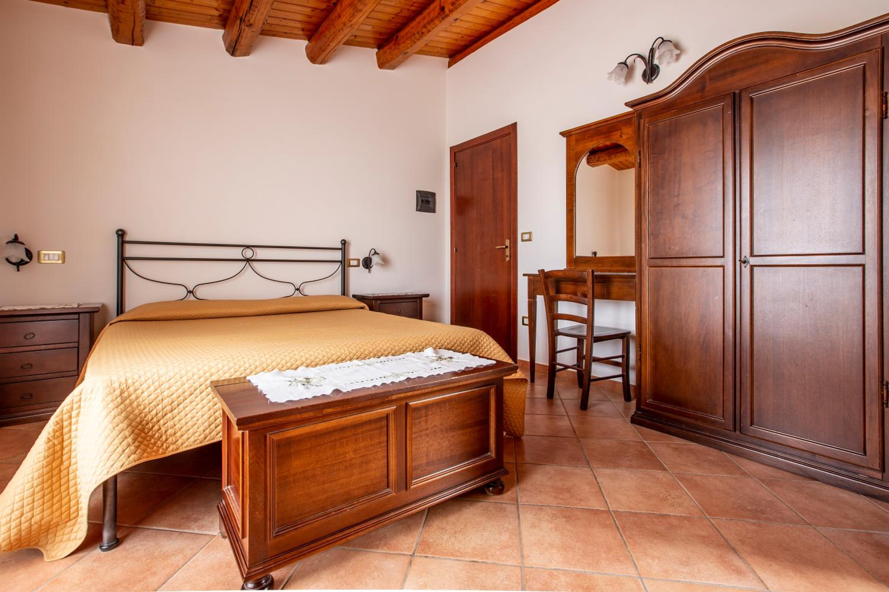 Classic Triple Room - Photo 2