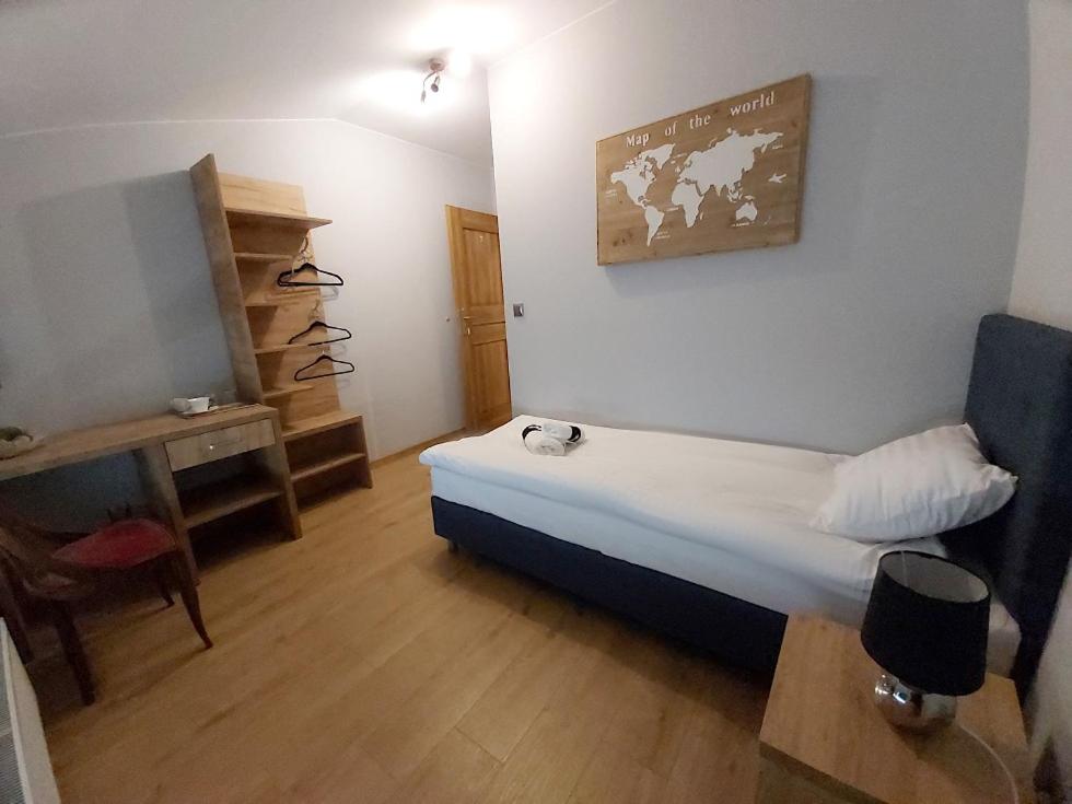 Single Room with Bathroom photo 3