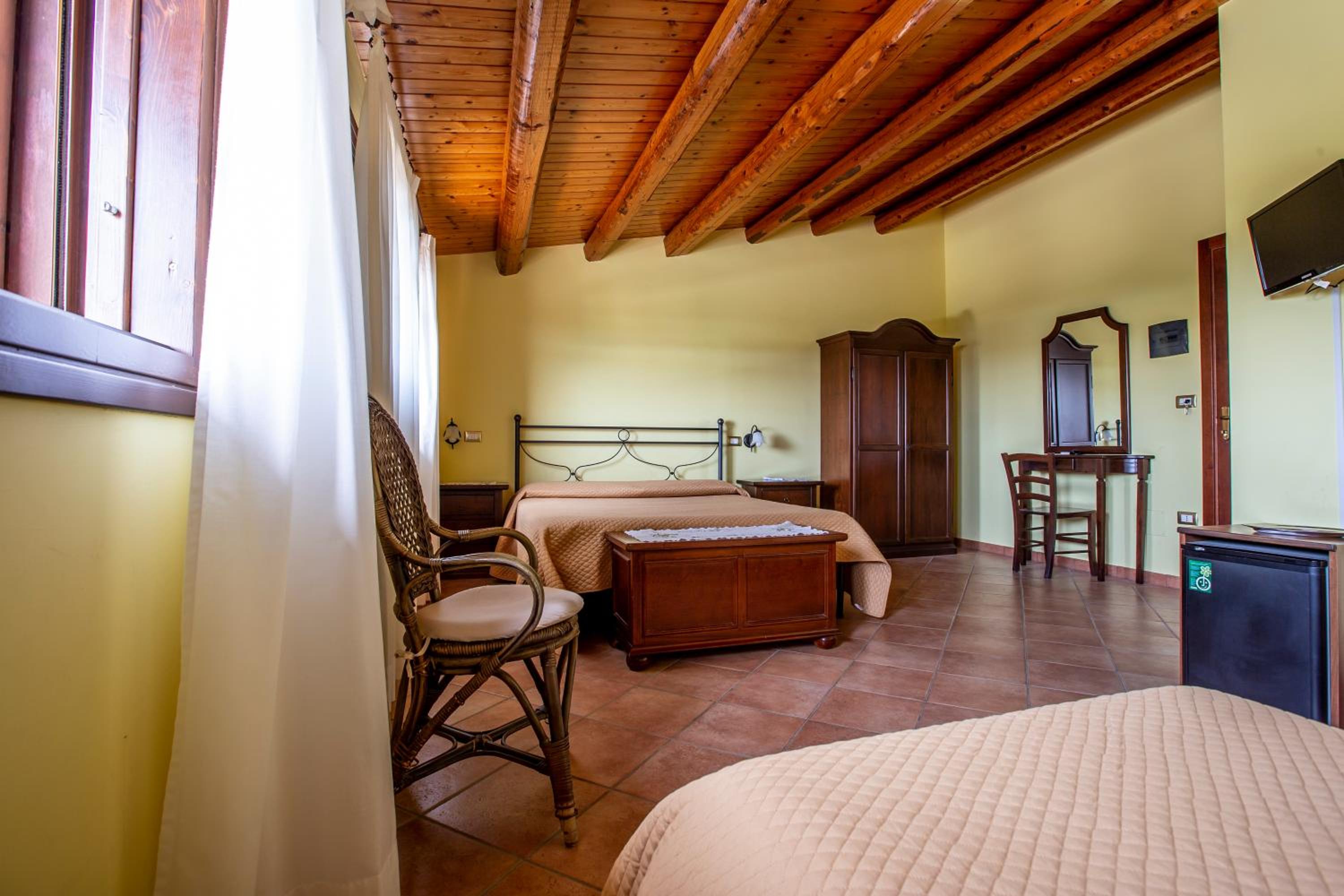 Classic Quadruple Room - Photo 4