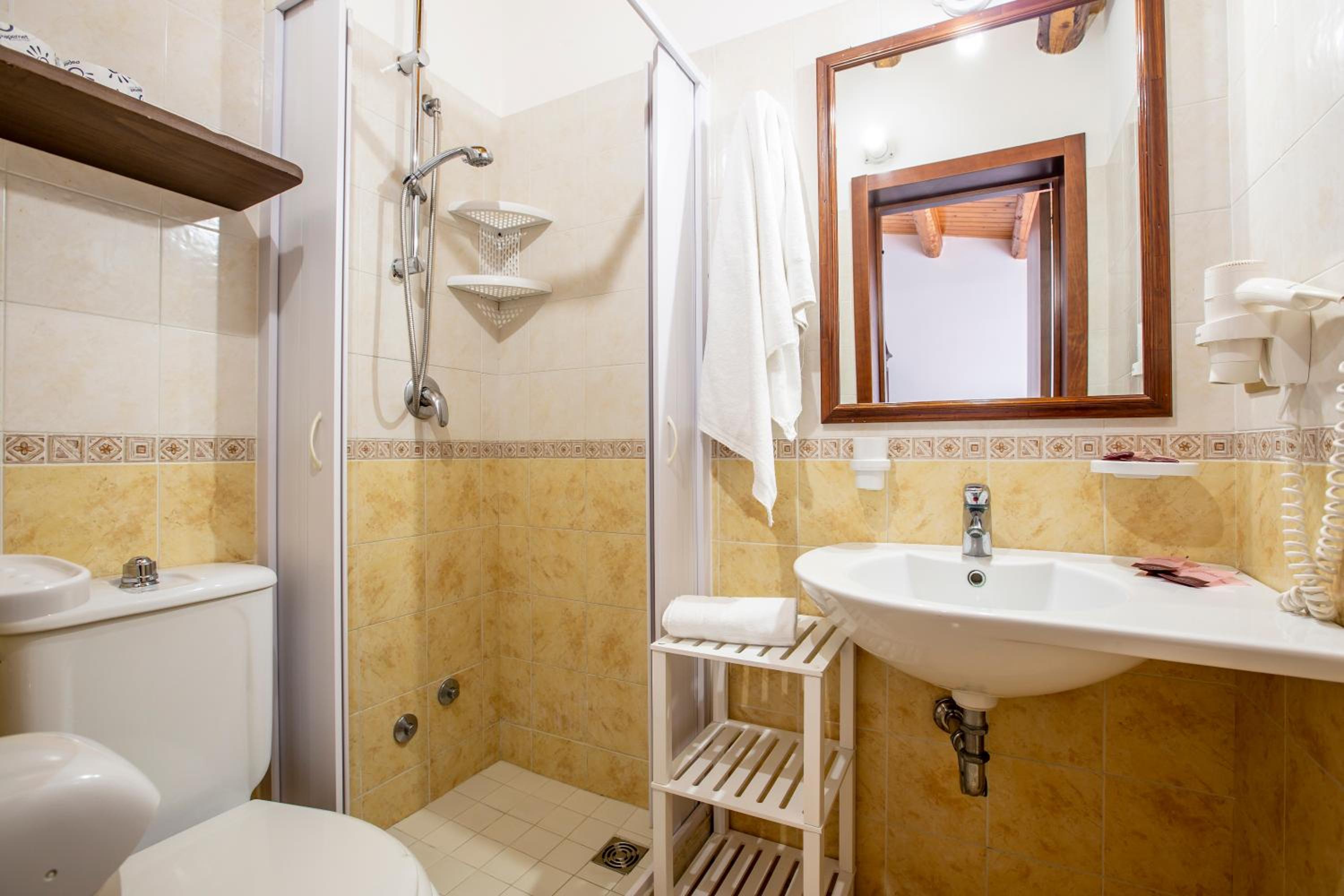 Basic Double Room - Photo 3
