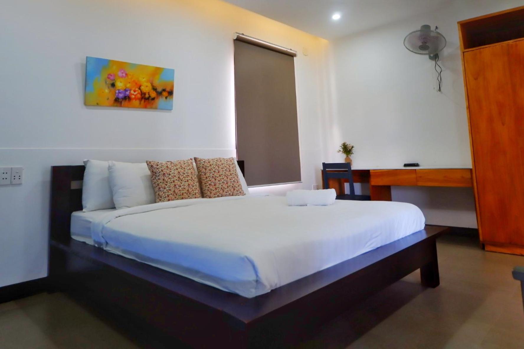 Queen Room with Pool View