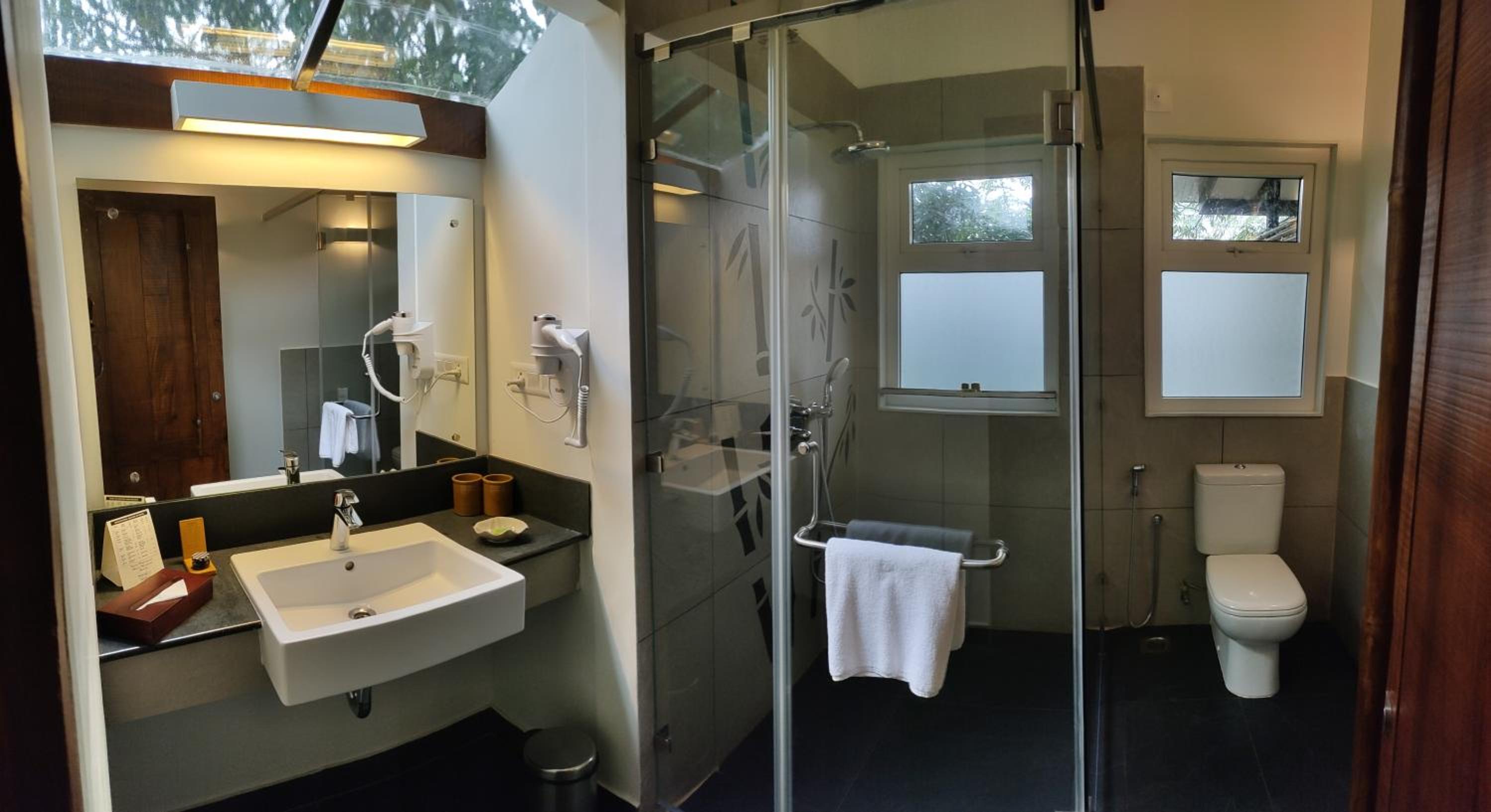 Deluxe Cottage with Balcony - Complimentary in-house trekking activities