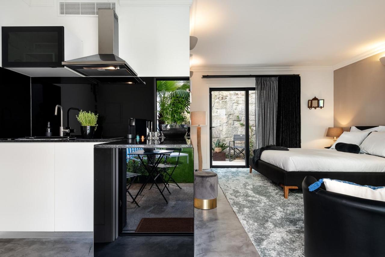 Junior Suite with Pool View - Photo 6