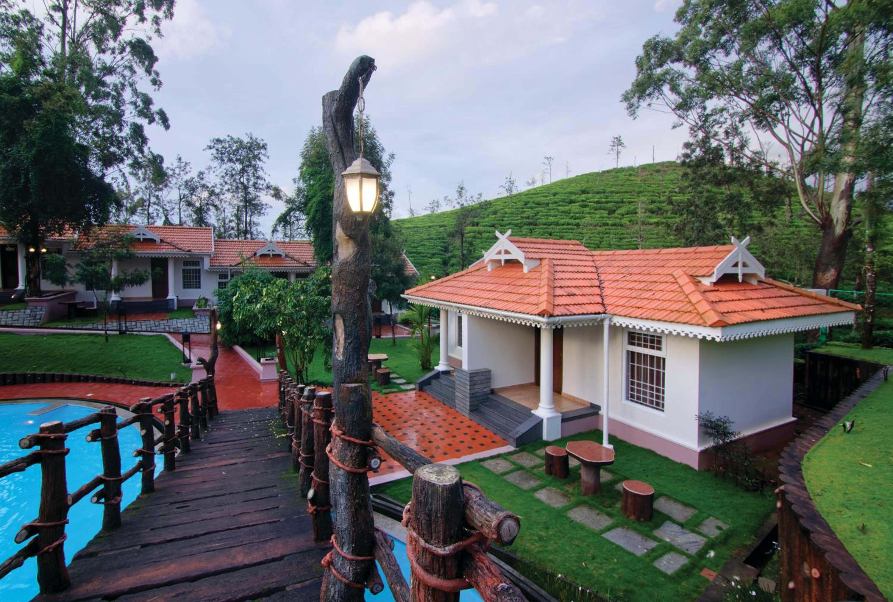 Double Room with Pool View - Photo 8