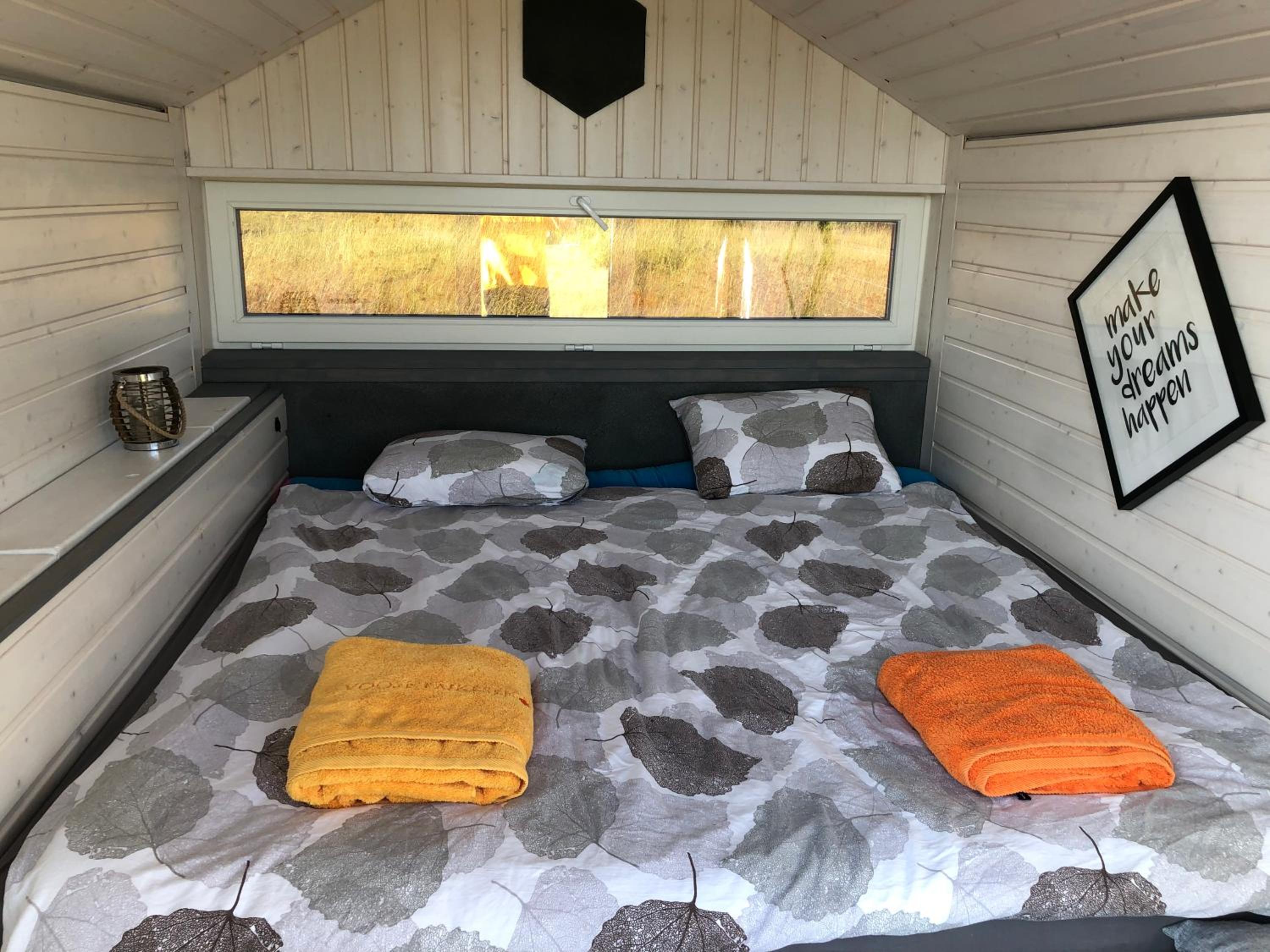 Deluxe King Room - Photo 15