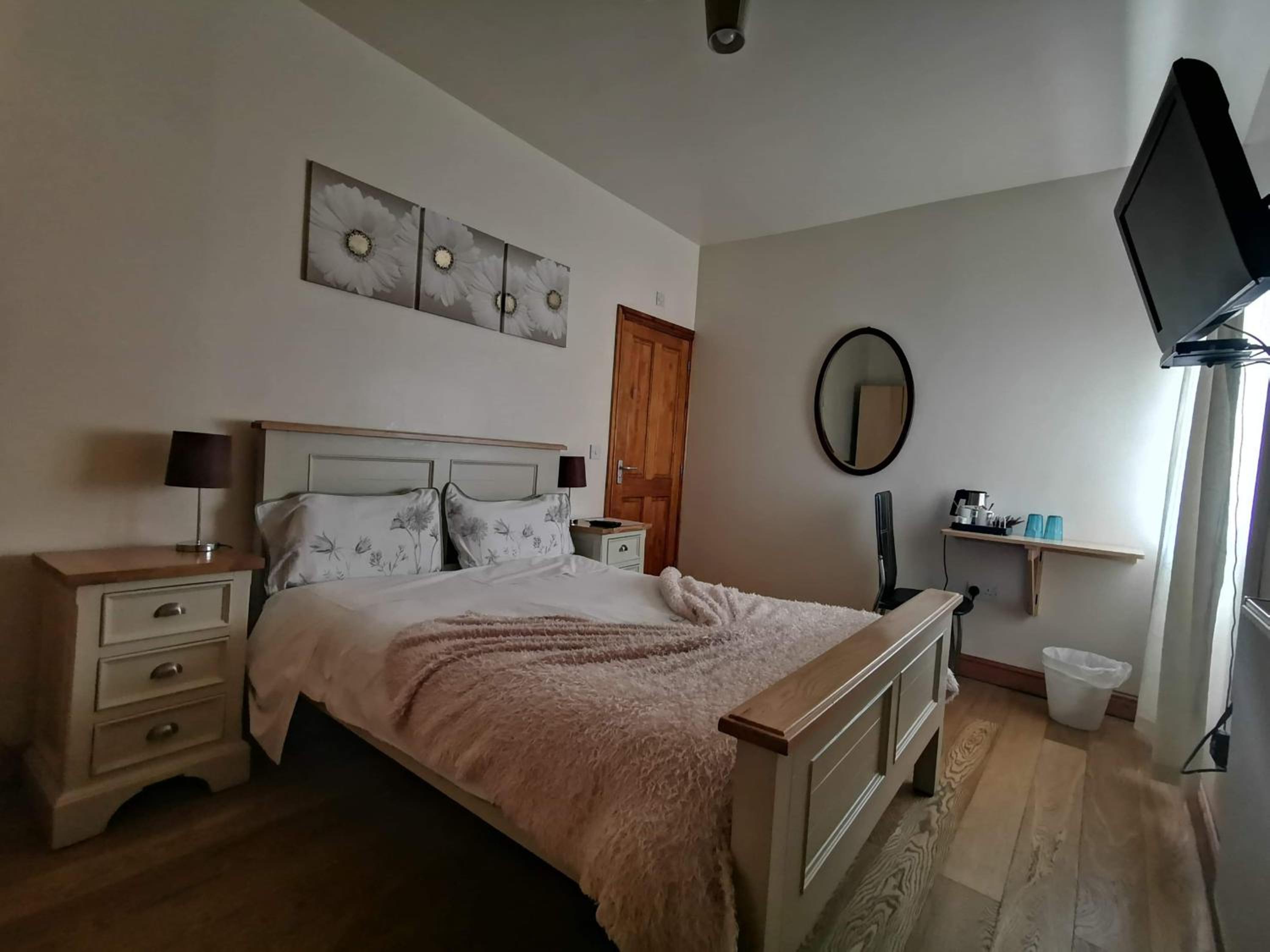 Double Room with Shower - Photo 2